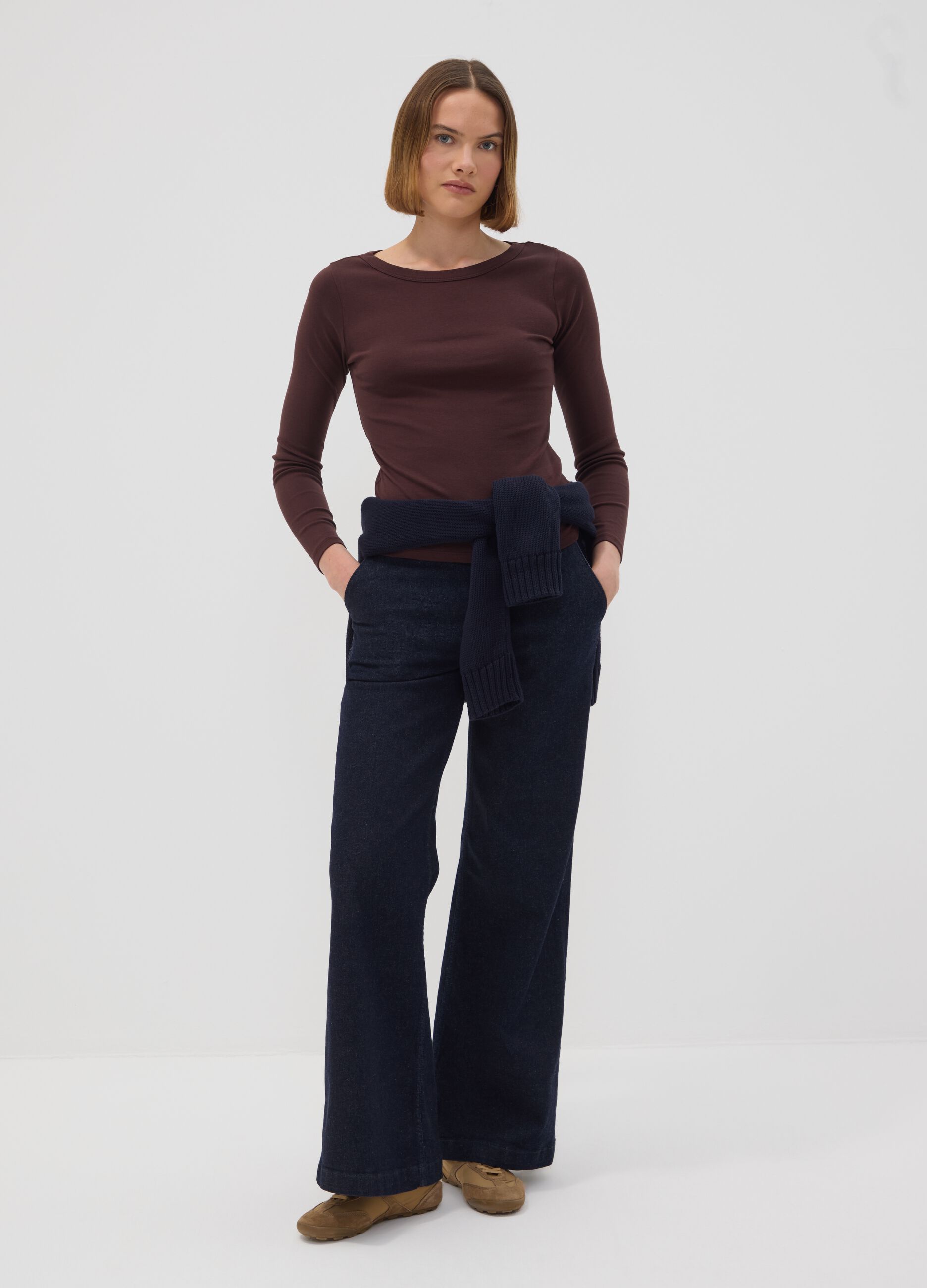 T-shirt marrone in puro cotone con girocollo regular fit