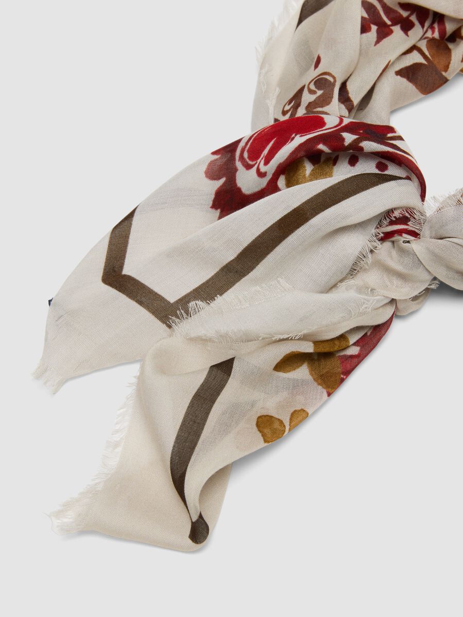 White pure viscose scarf with paisley print_1