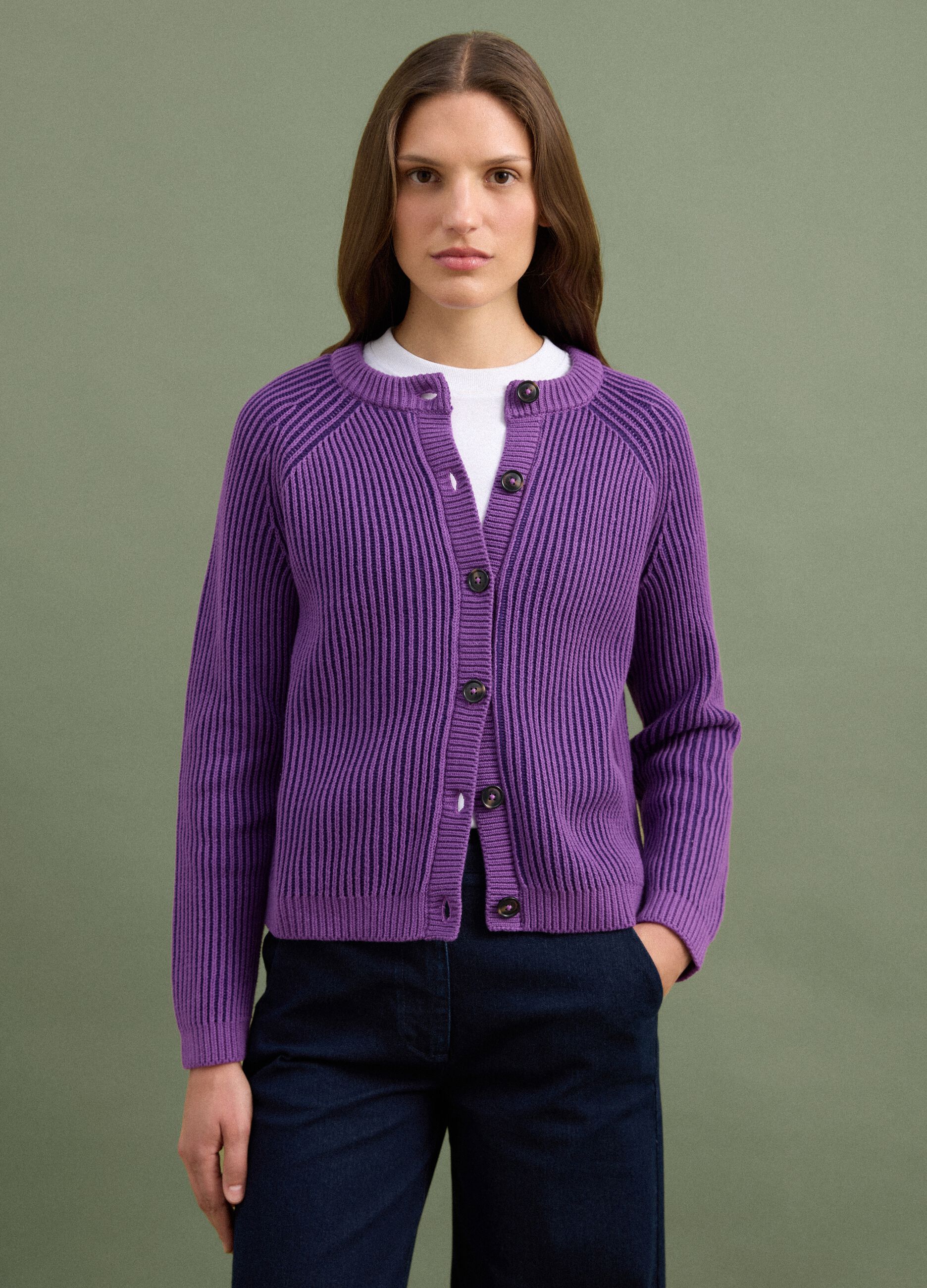 Cardigan viola in puro cotone a coste con girocollo