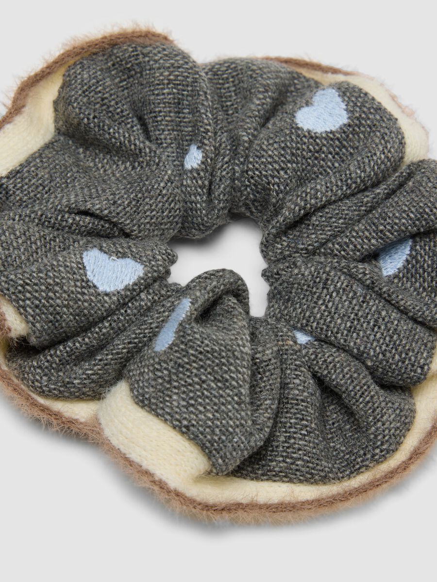 Grey scrunchie with light-blue hearts_1