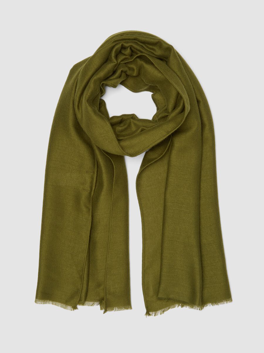 Green scarf with fringes_0