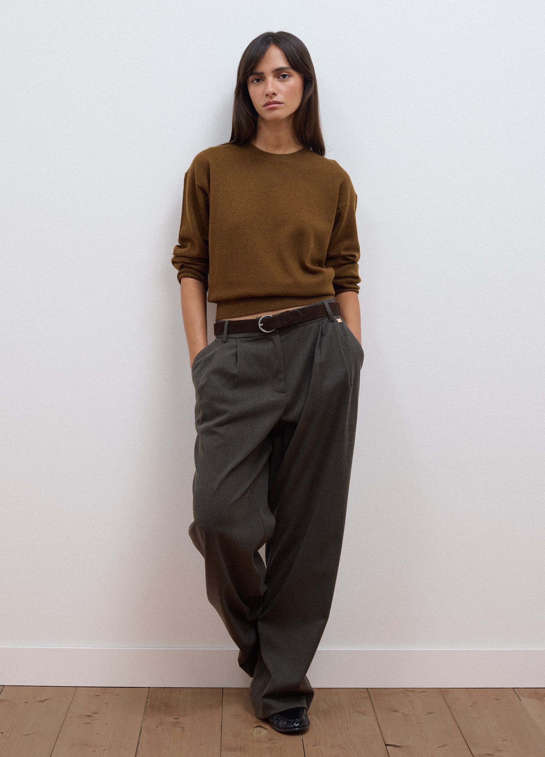 Maglia marrone in pura lana a girocollo over fit