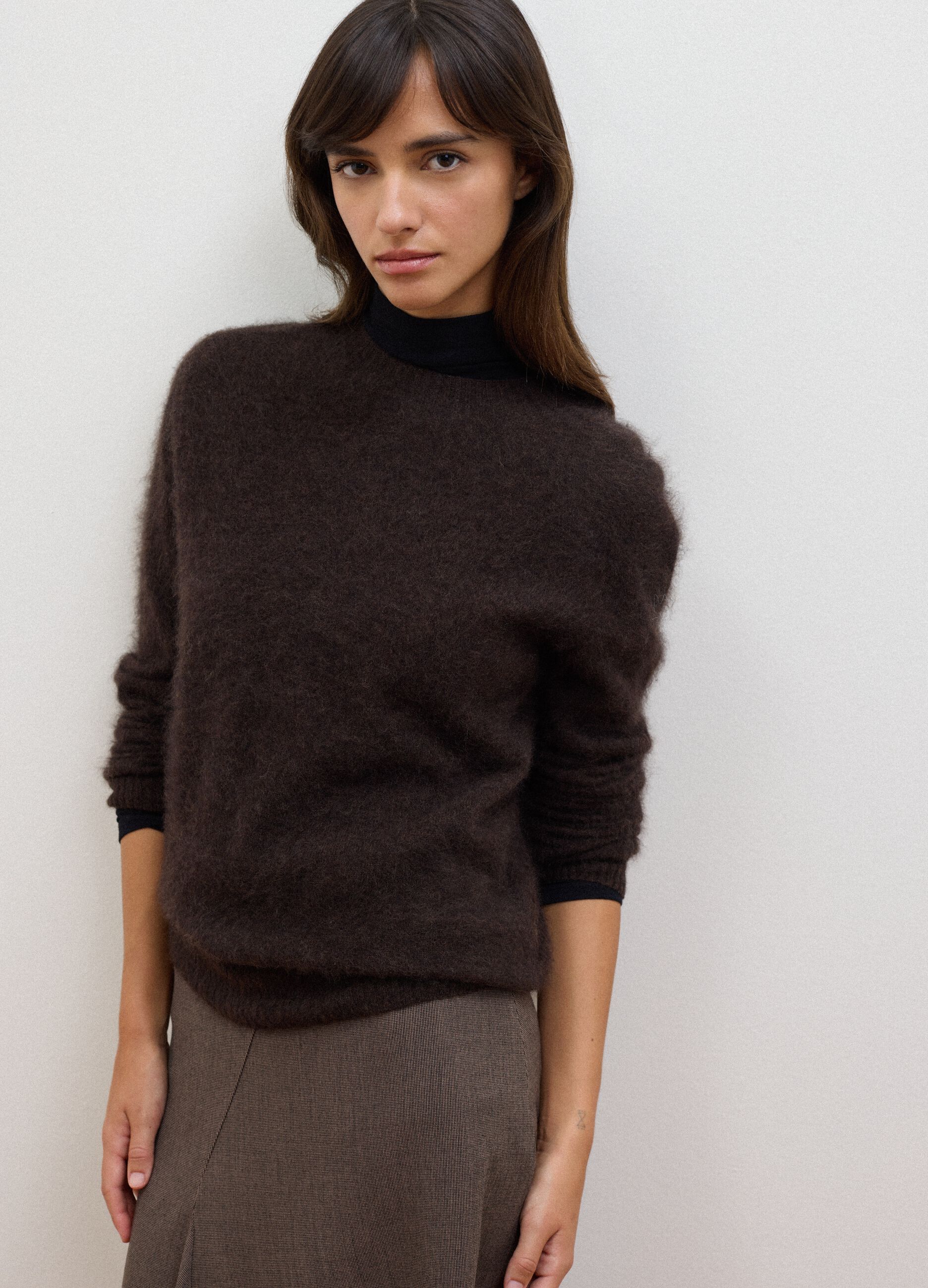 Maglia girocollo marrone in misto lana e cashmere over fit