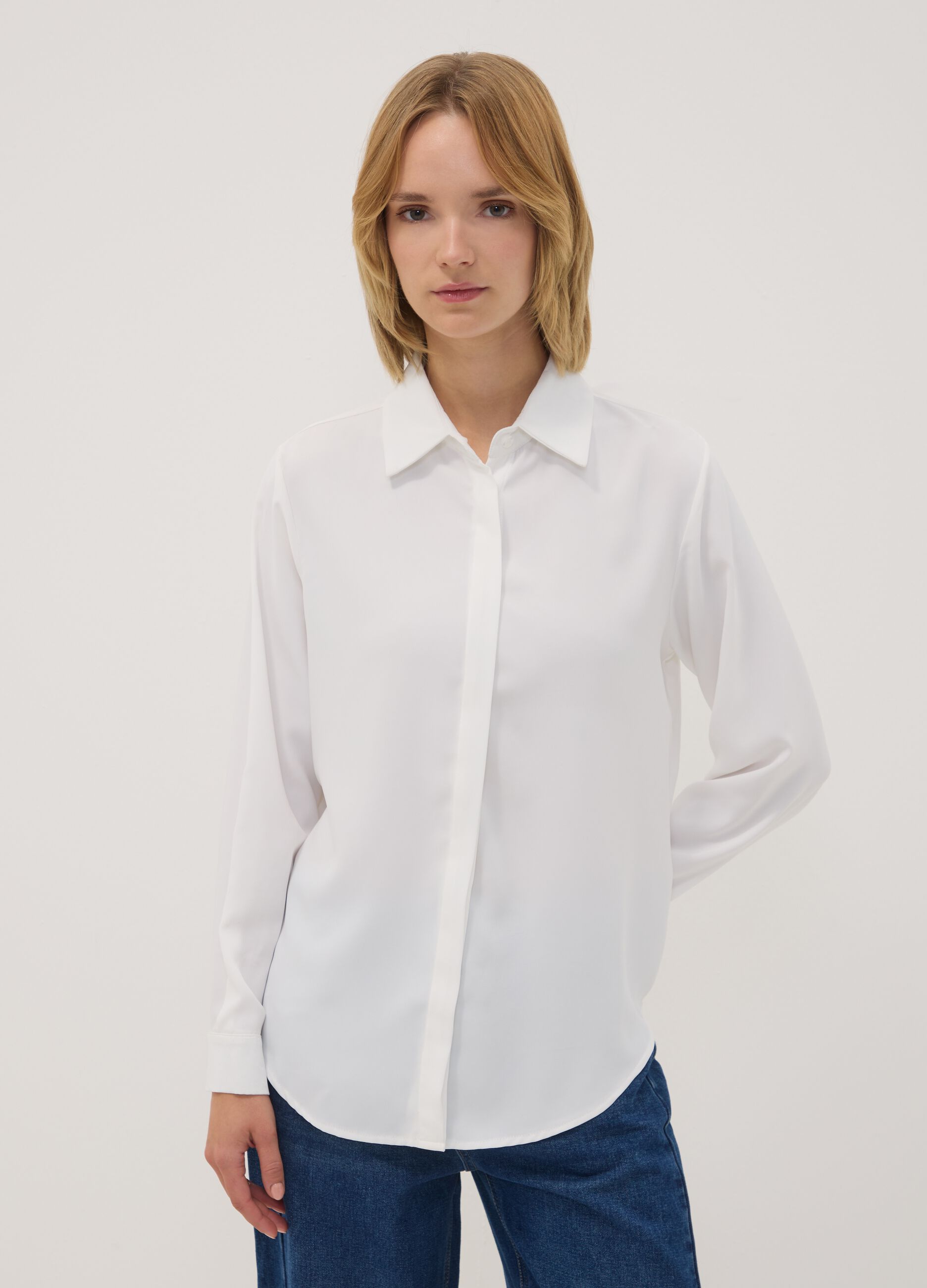 White regular-fit shirt with classic collar