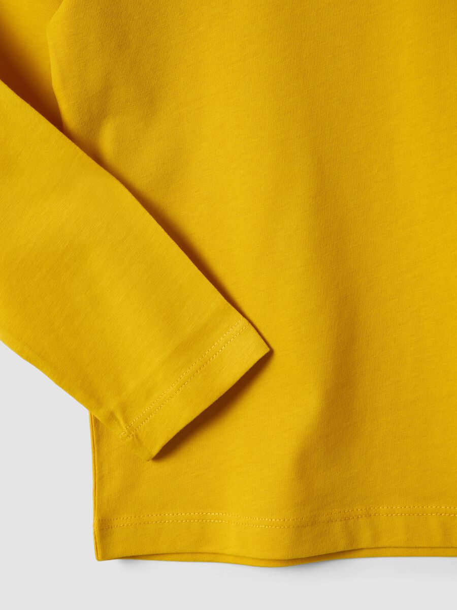 Yellow cotton and viscose blend T-shirt with college print for boys_3