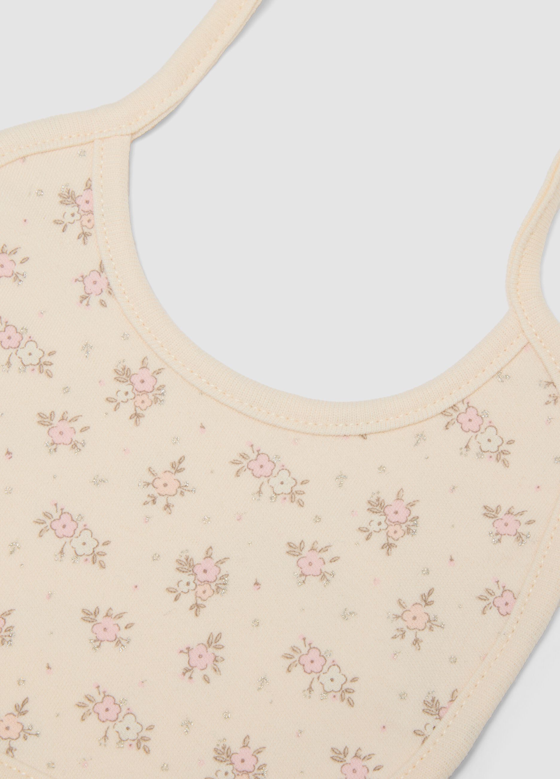 2-pack of beige bibs in pure organic cotton with teddy bear print