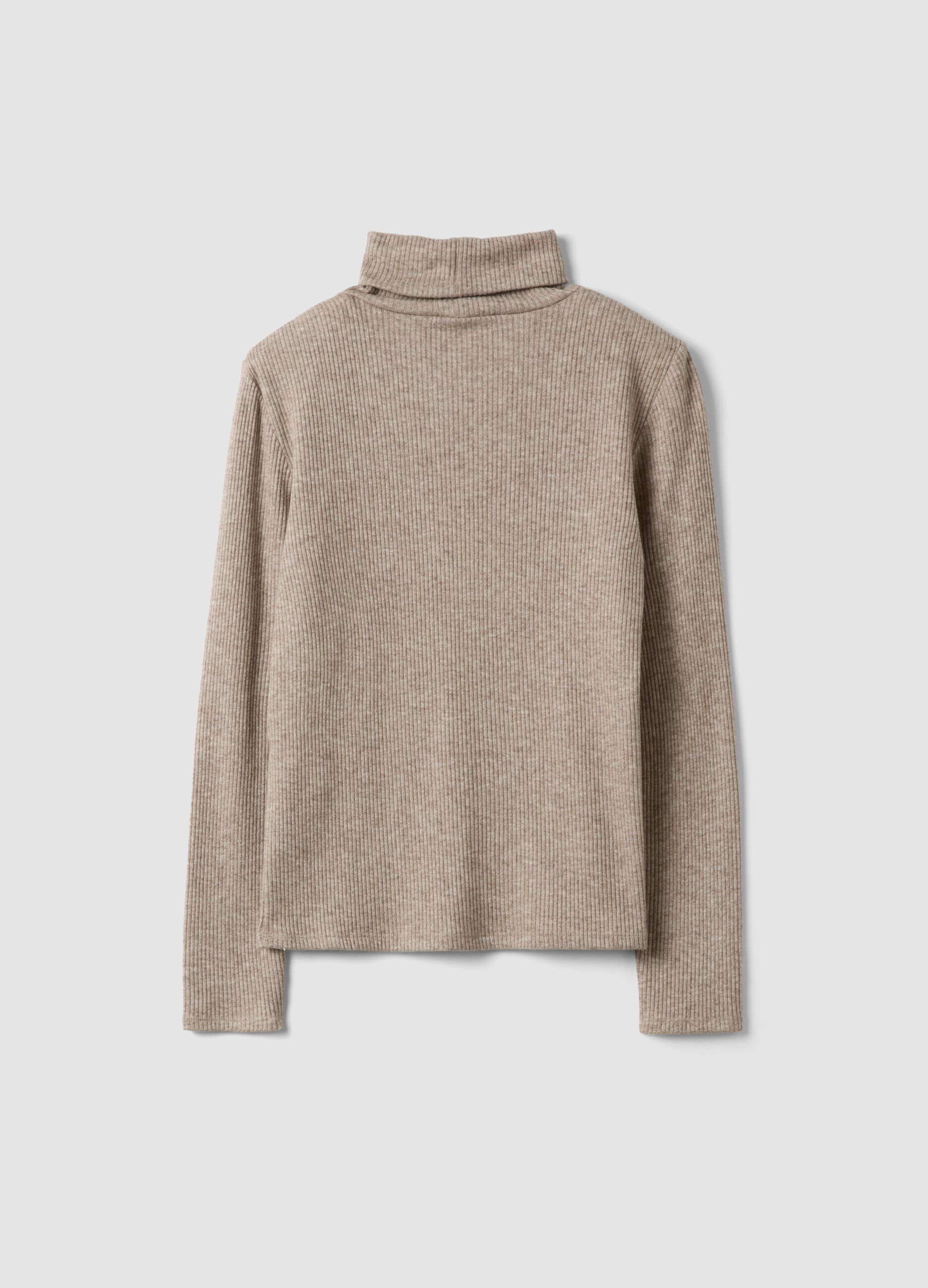 Maglia beige in misto viscosa a costine con girocollo