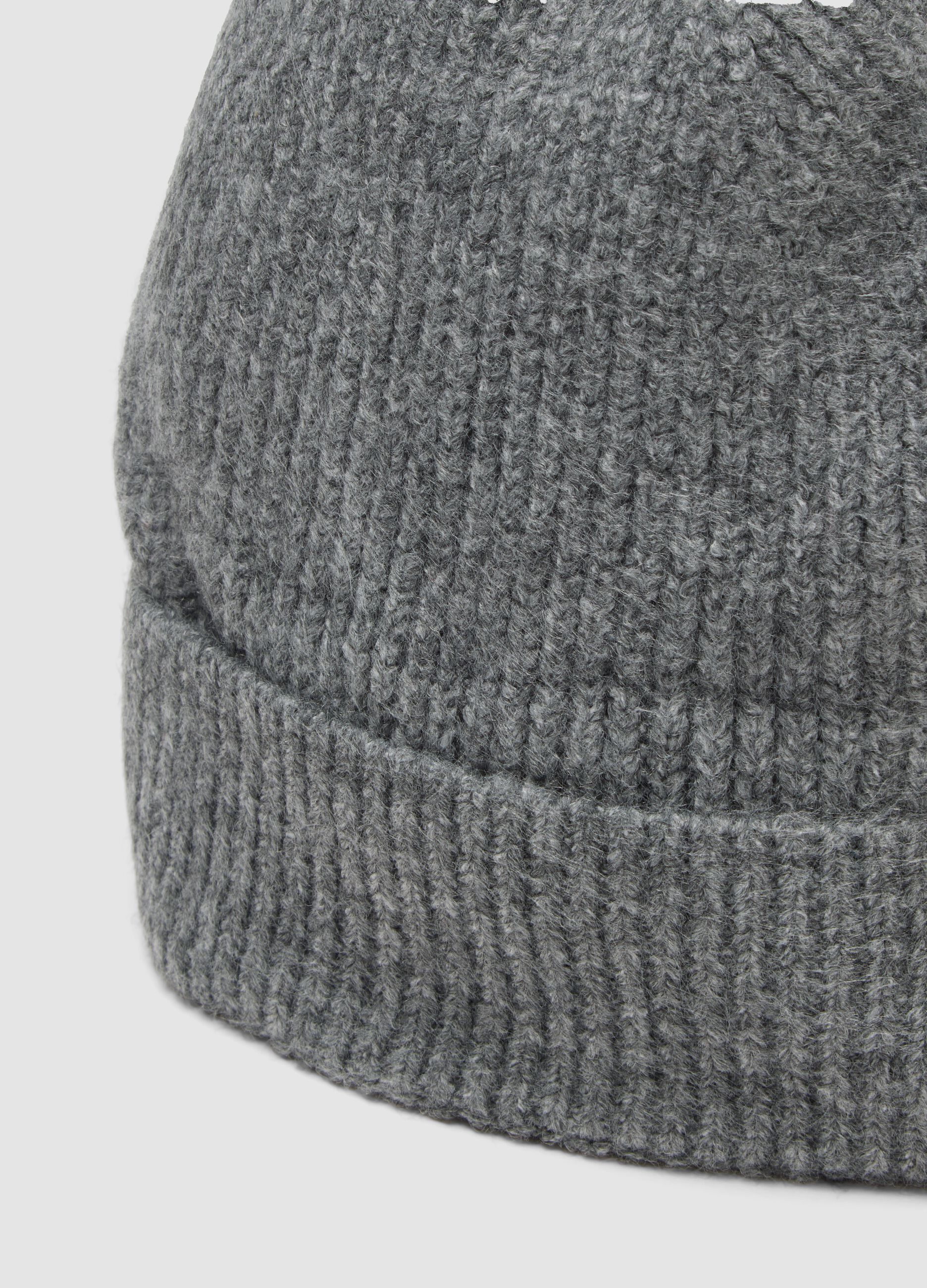 Cappello grigio melange in tessuto elasticizzato
