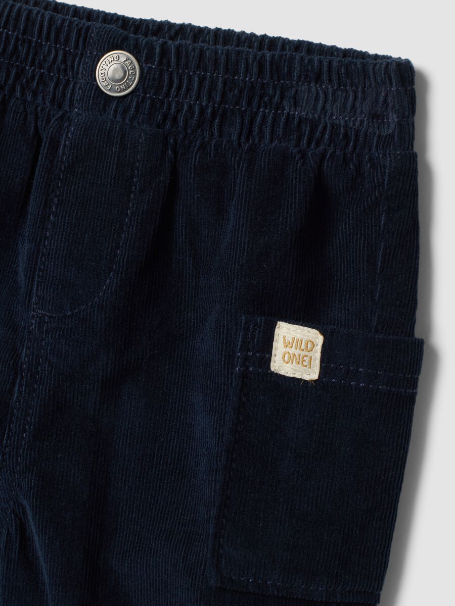 Pantaloni cargo blu a coste in puro cotone con vita elasticizzata_2