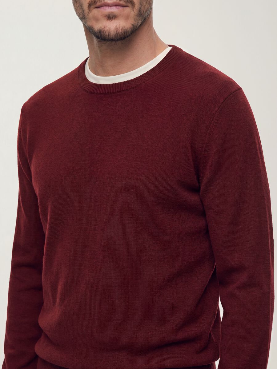 Red crew-neck jumper in viscose blend, regular fit_2