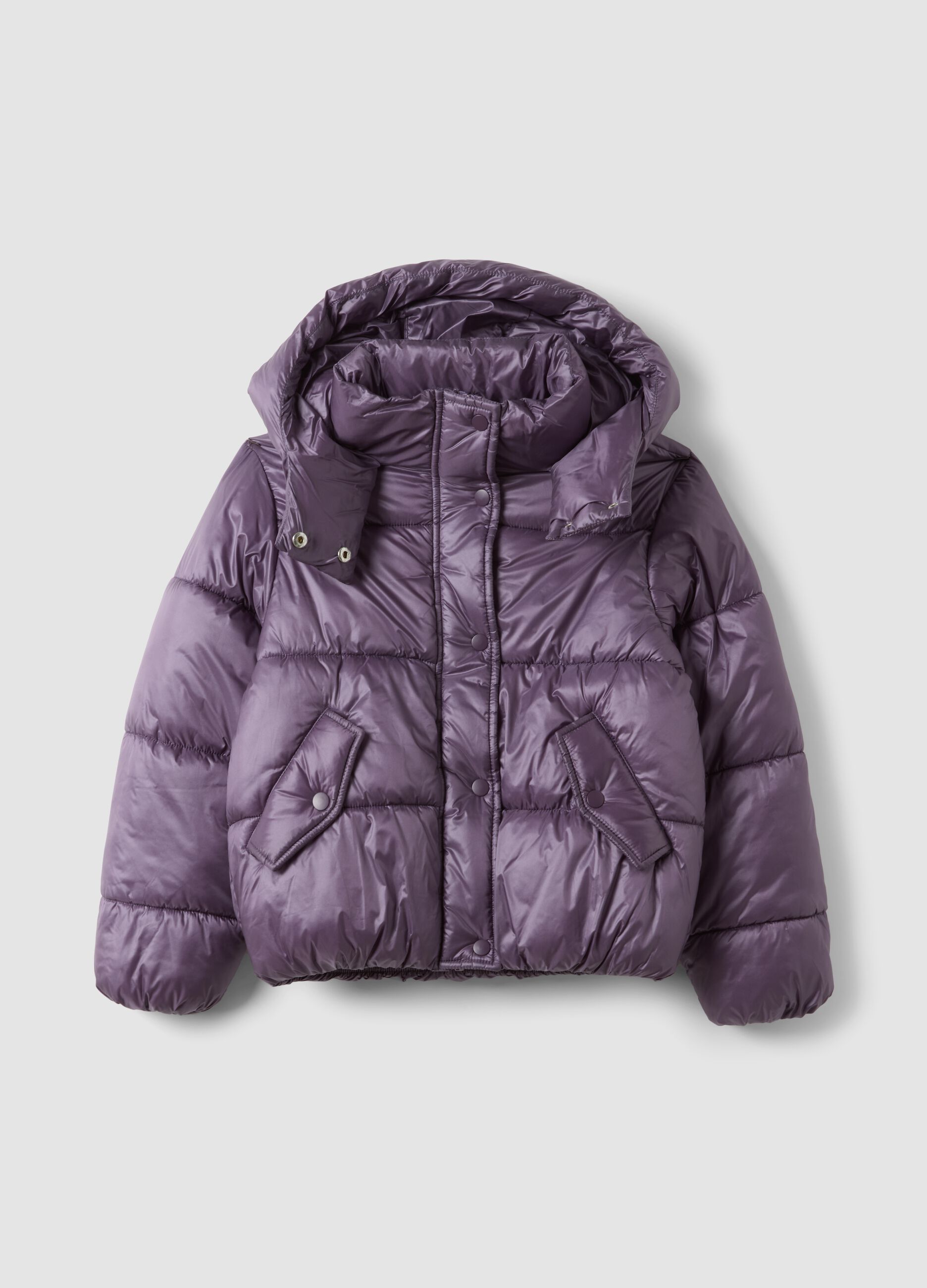 Piumino viola con cappuccio e chiusura zip