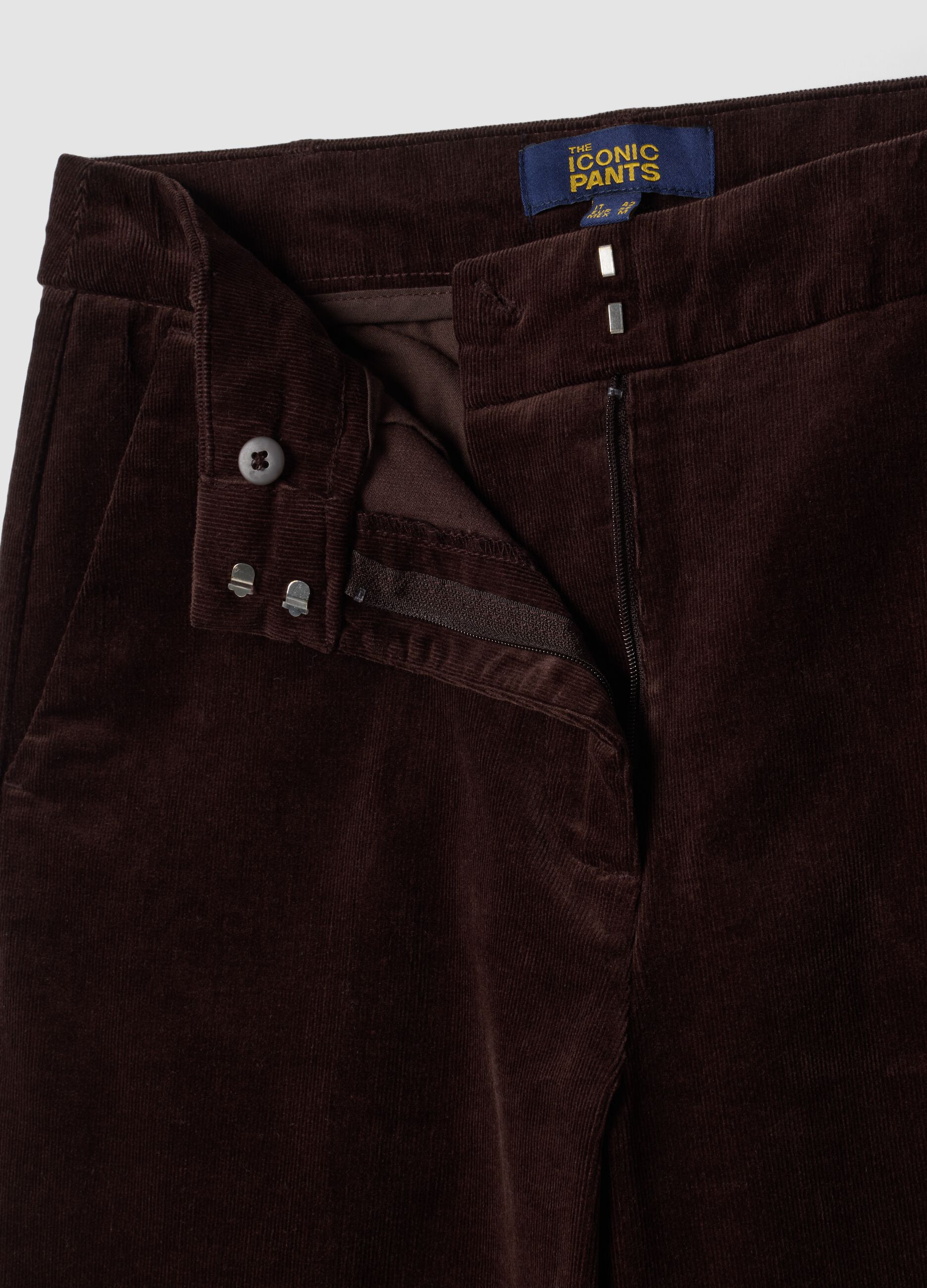 بنطال The Iconic Pants بني من قطن مطاطي مضلّع بقصّة مستقيمة
