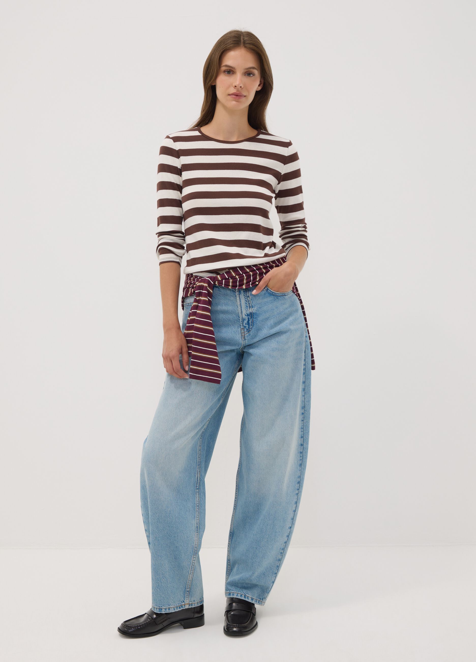 T-shirt bianca a righe in puro cotone con girocollo