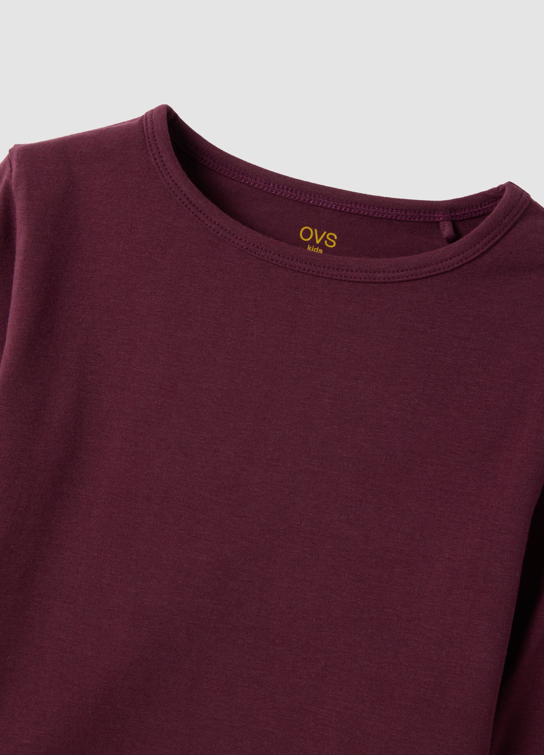 تيشيرت بنفسجي بقصة ضيقة من جيرسي قطن عضوي مطاطي