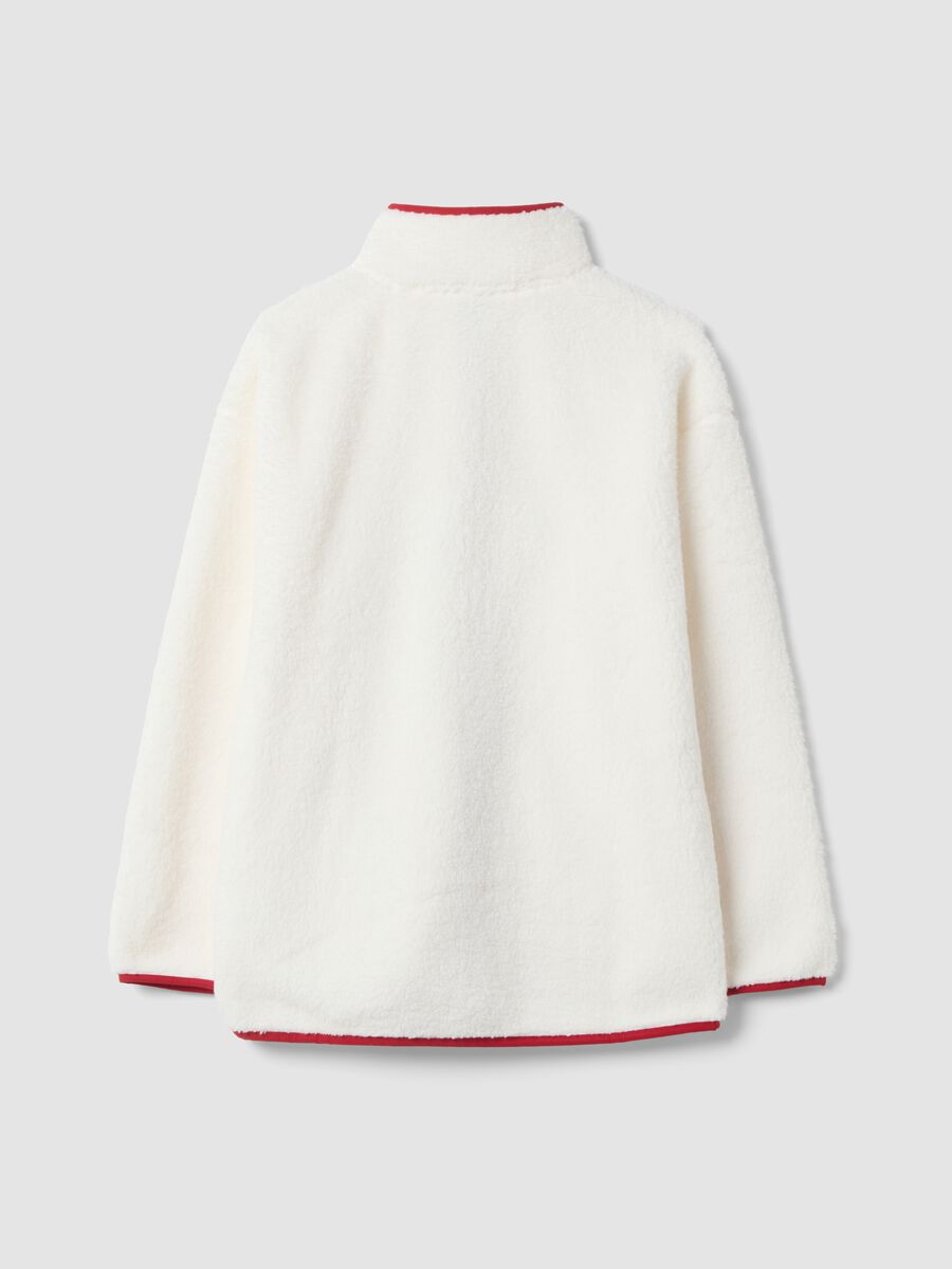 White sherpa dressing gown with zip and two pockets_2