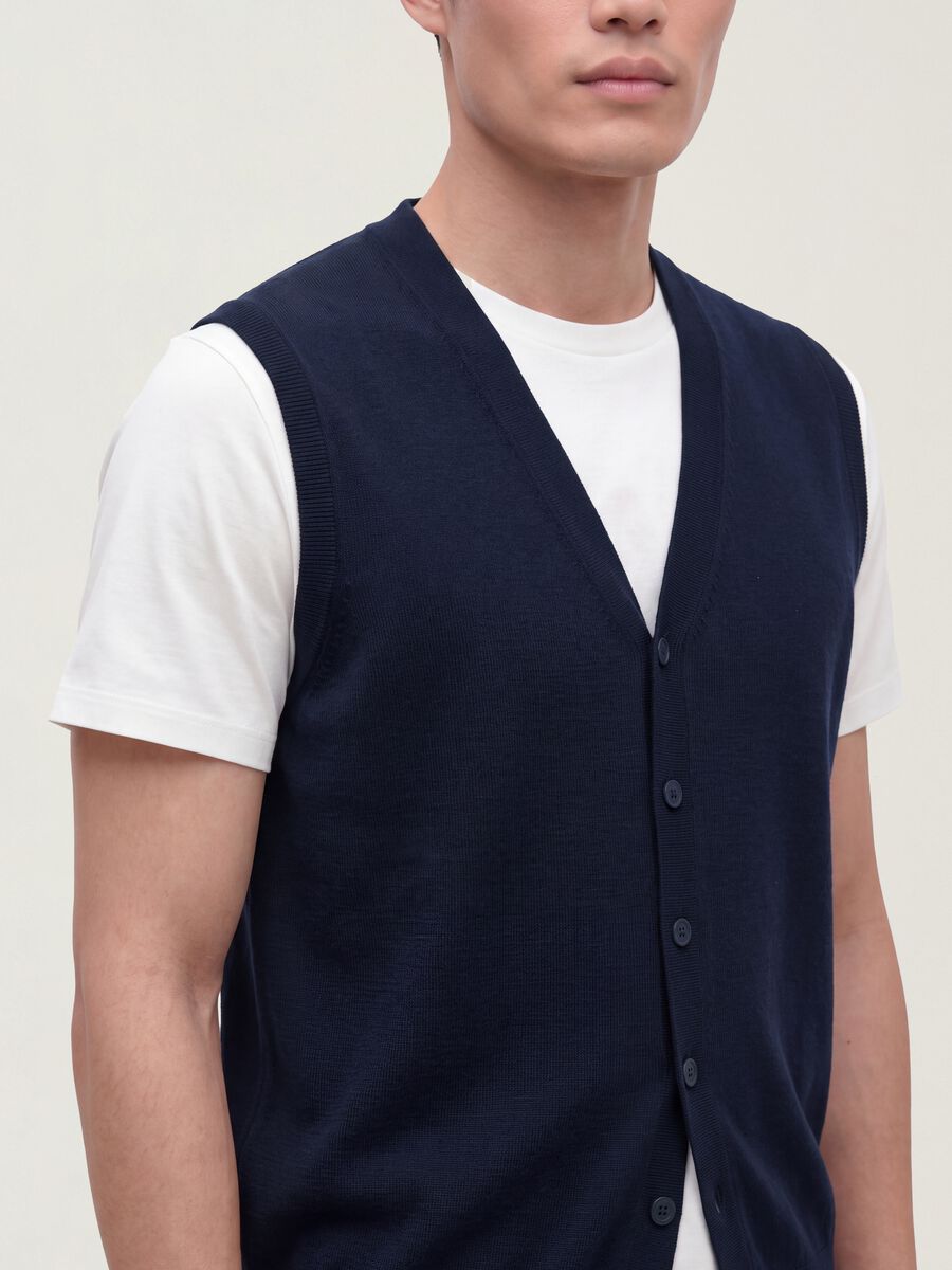 Blue viscose-blend waistcoat with deep V-neck, regular fit_4