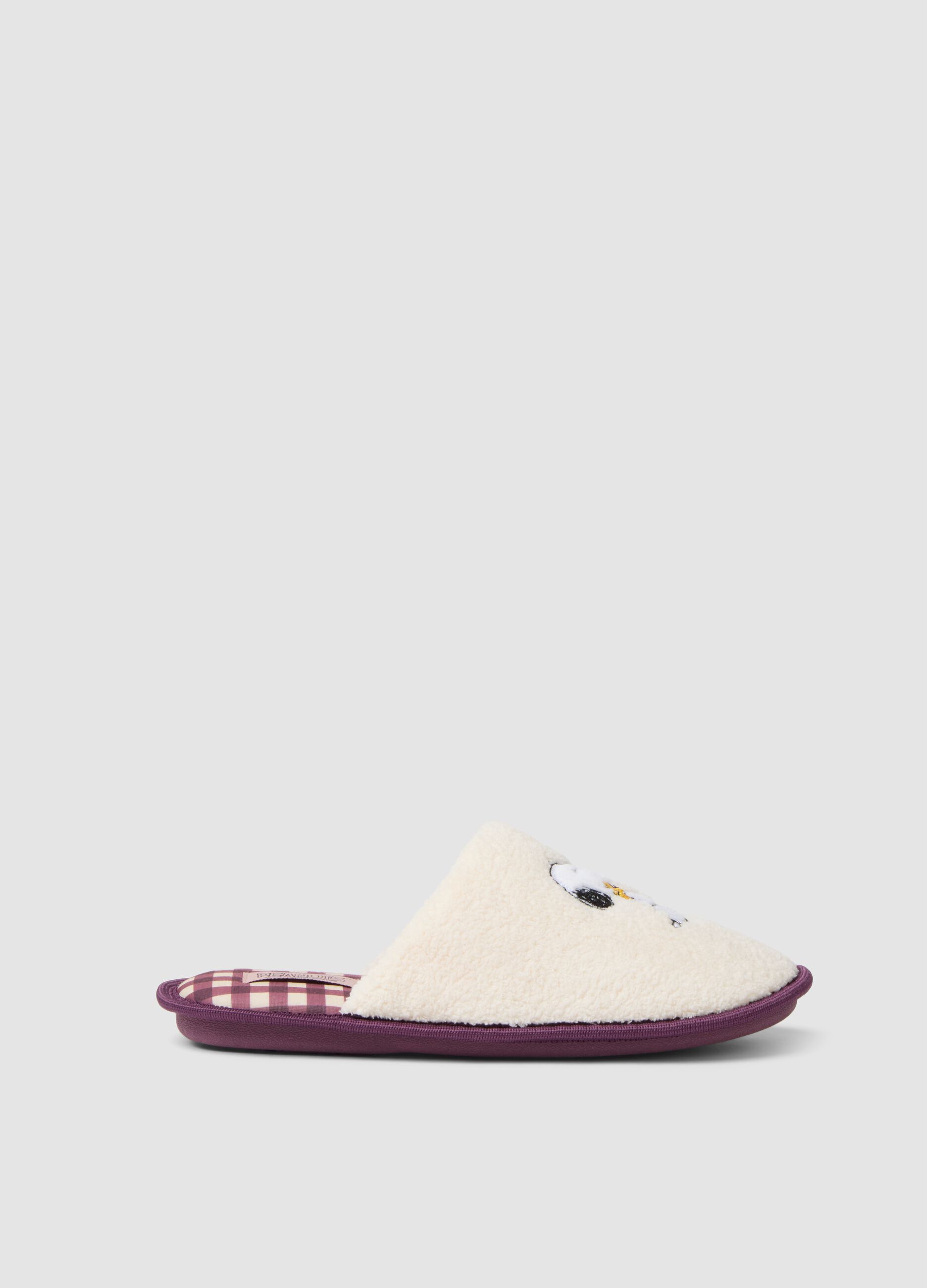 Cream-white slippers with Snoopy embroidery
