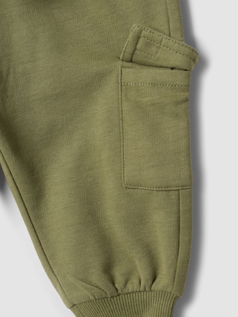 بنطال كارغو أخضر من قطن عضوي نقي مع رباط شد للرضّع_2