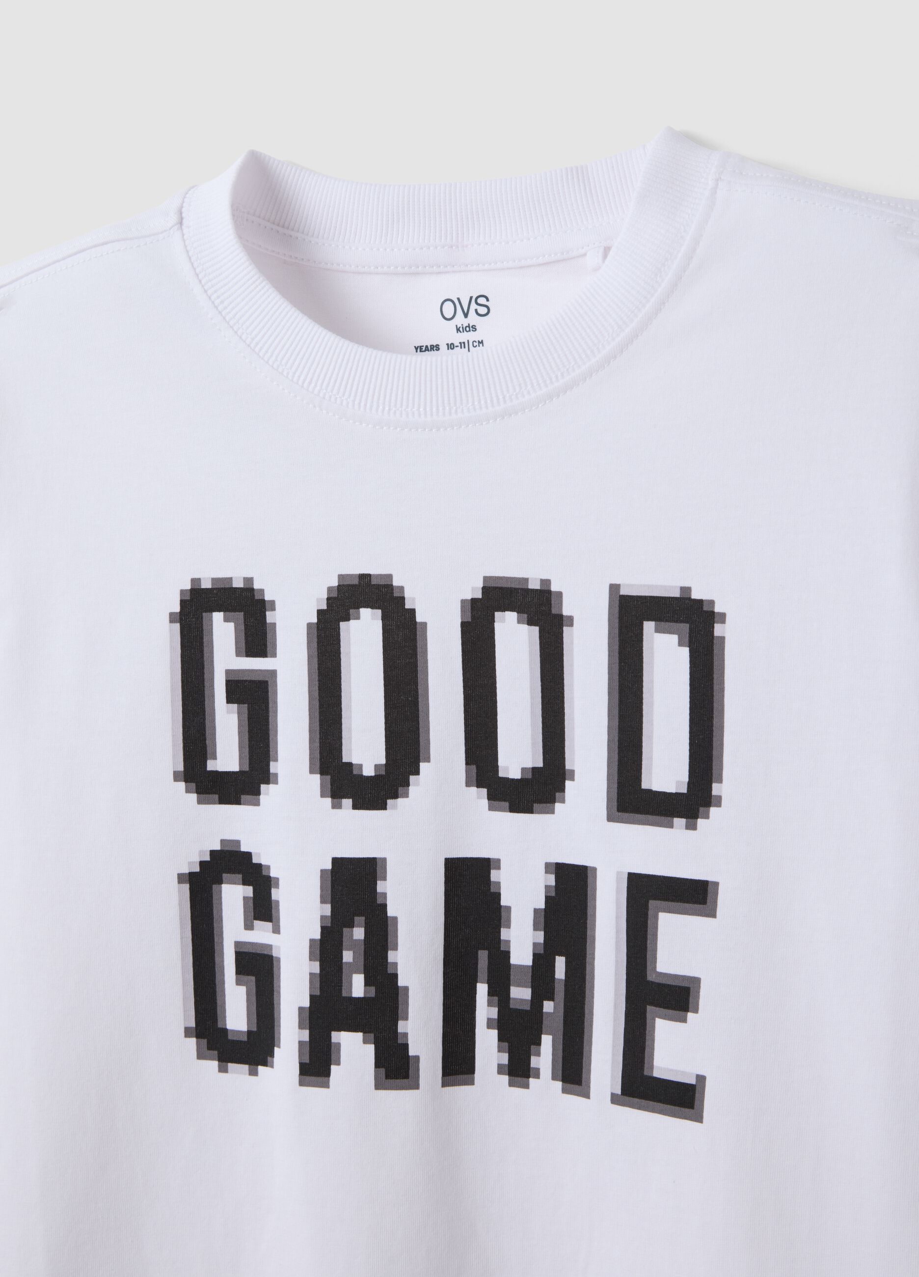 تيشيرت أبيض من قطن عضوي خالص بطباعة "Good Game" للأولاد