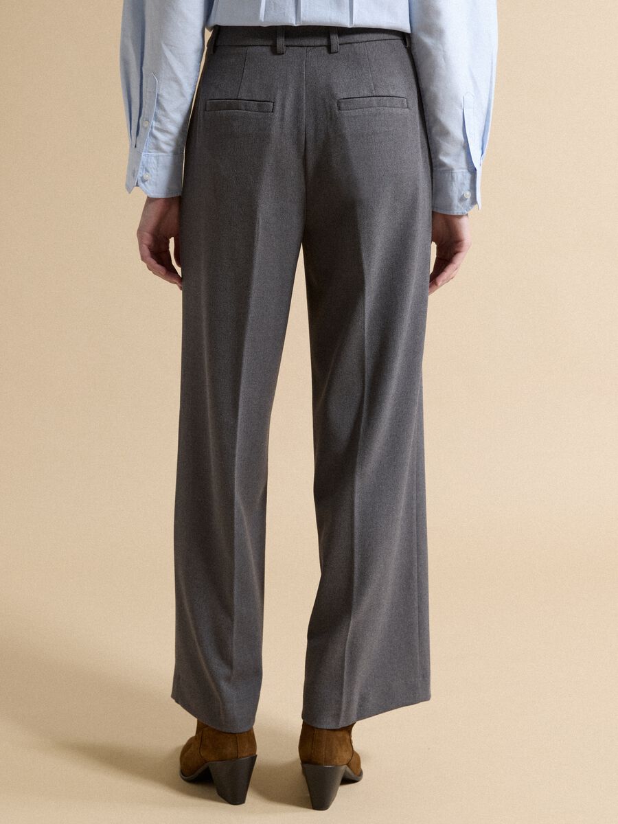 Grey flared formal trousers in stretch viscose_3