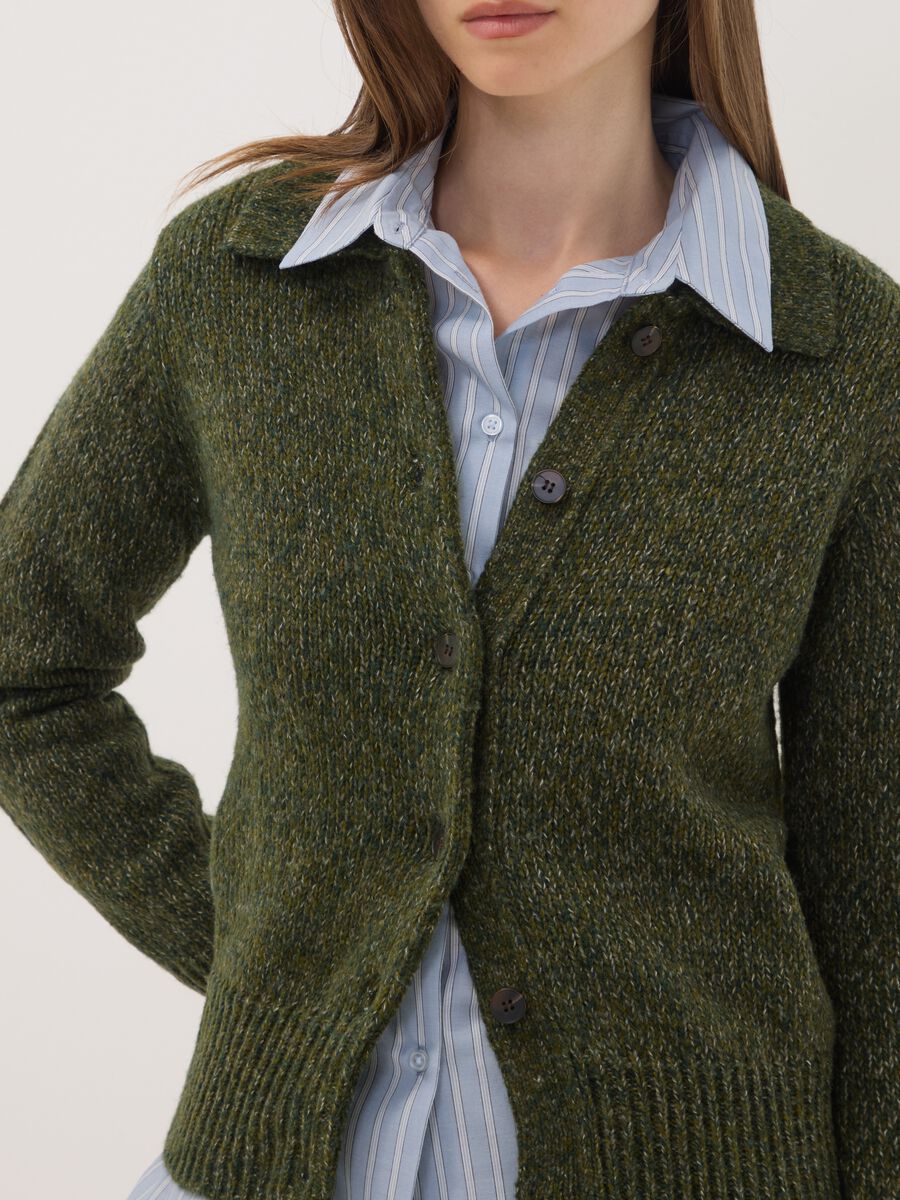 Cardigan verde in misto lana con colletto polo_2