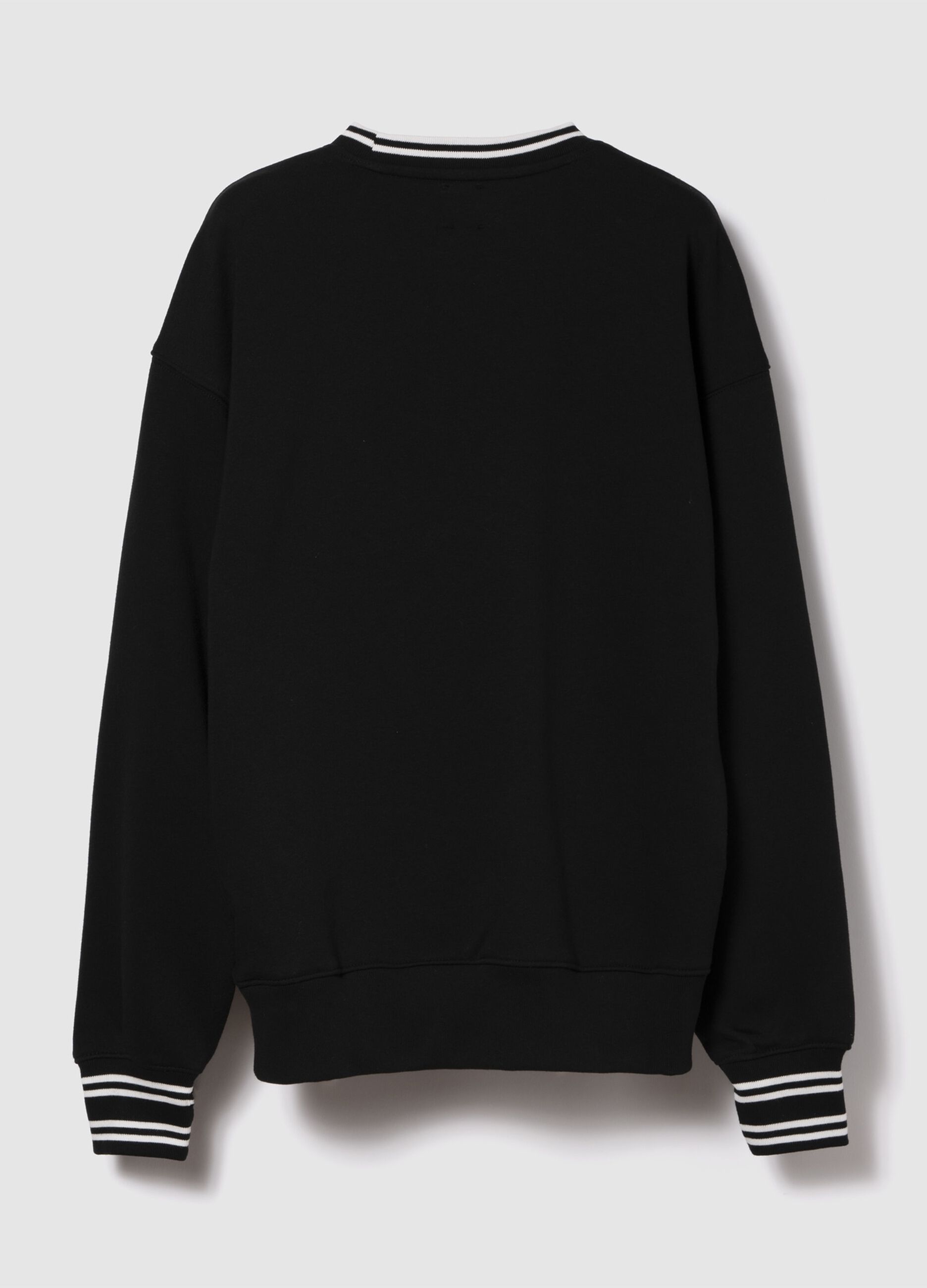 Black crew neck sweatshirt