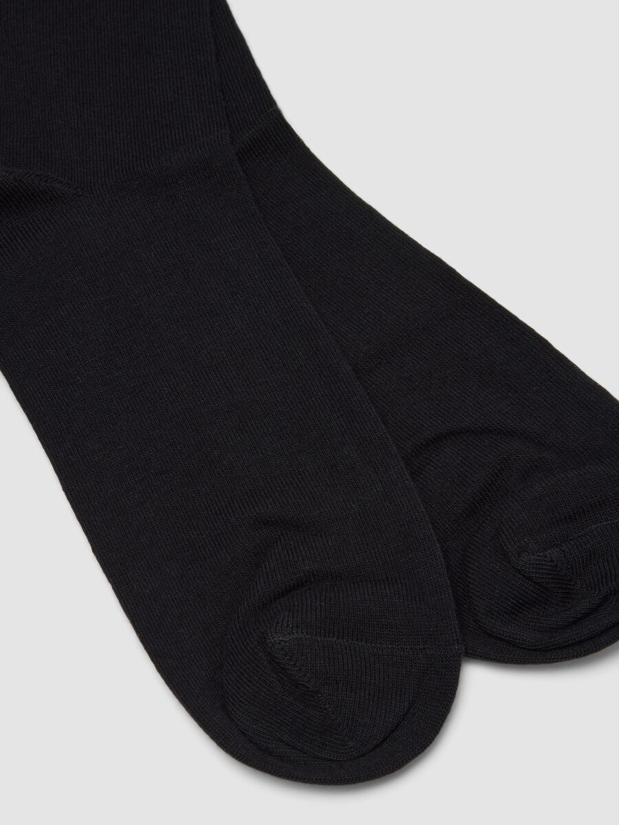 2-pack of short burgundy red and black socks in a cotton and cashmere blend_2