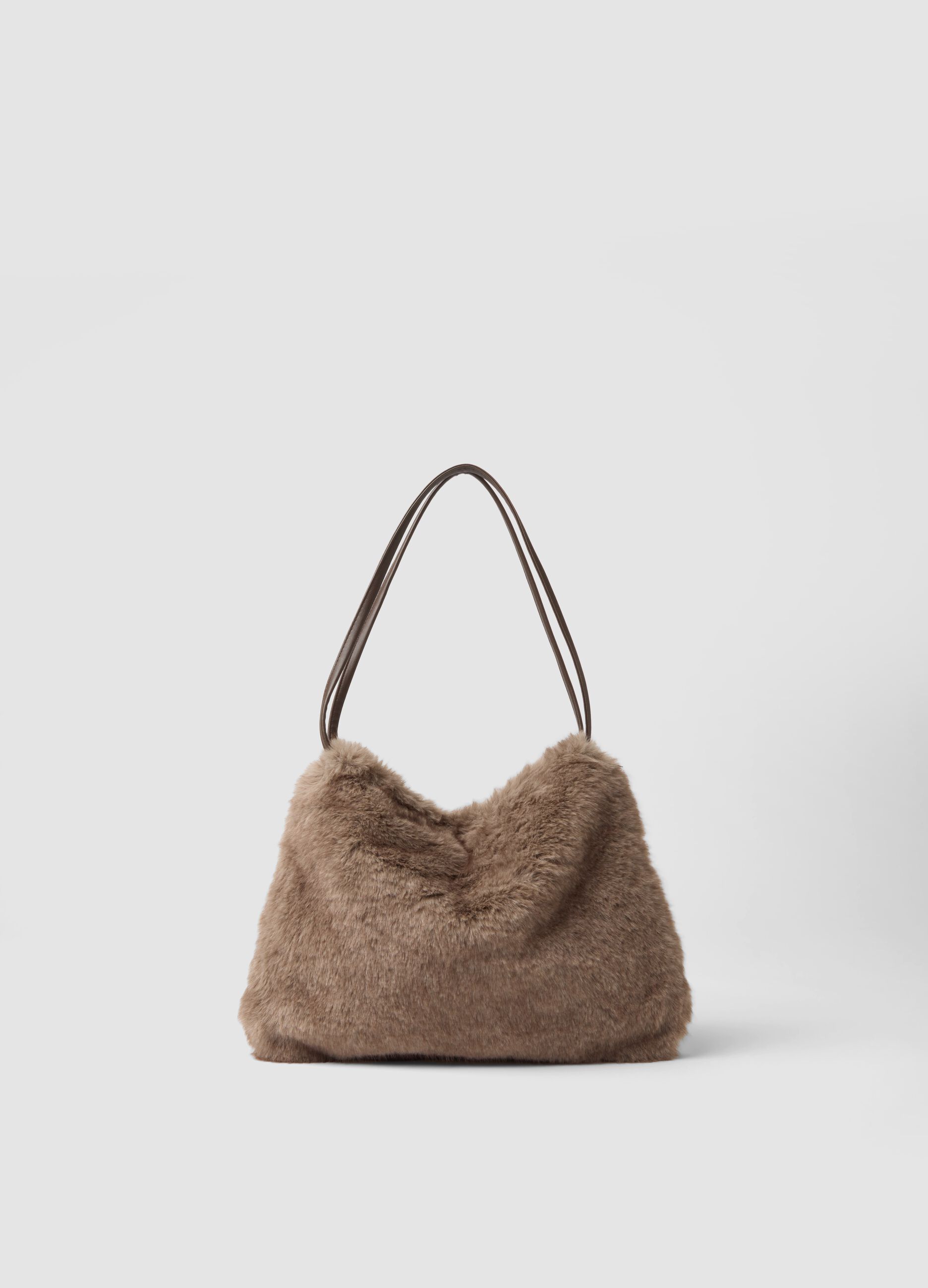 Borsa grigia a spalla con effetto peluche