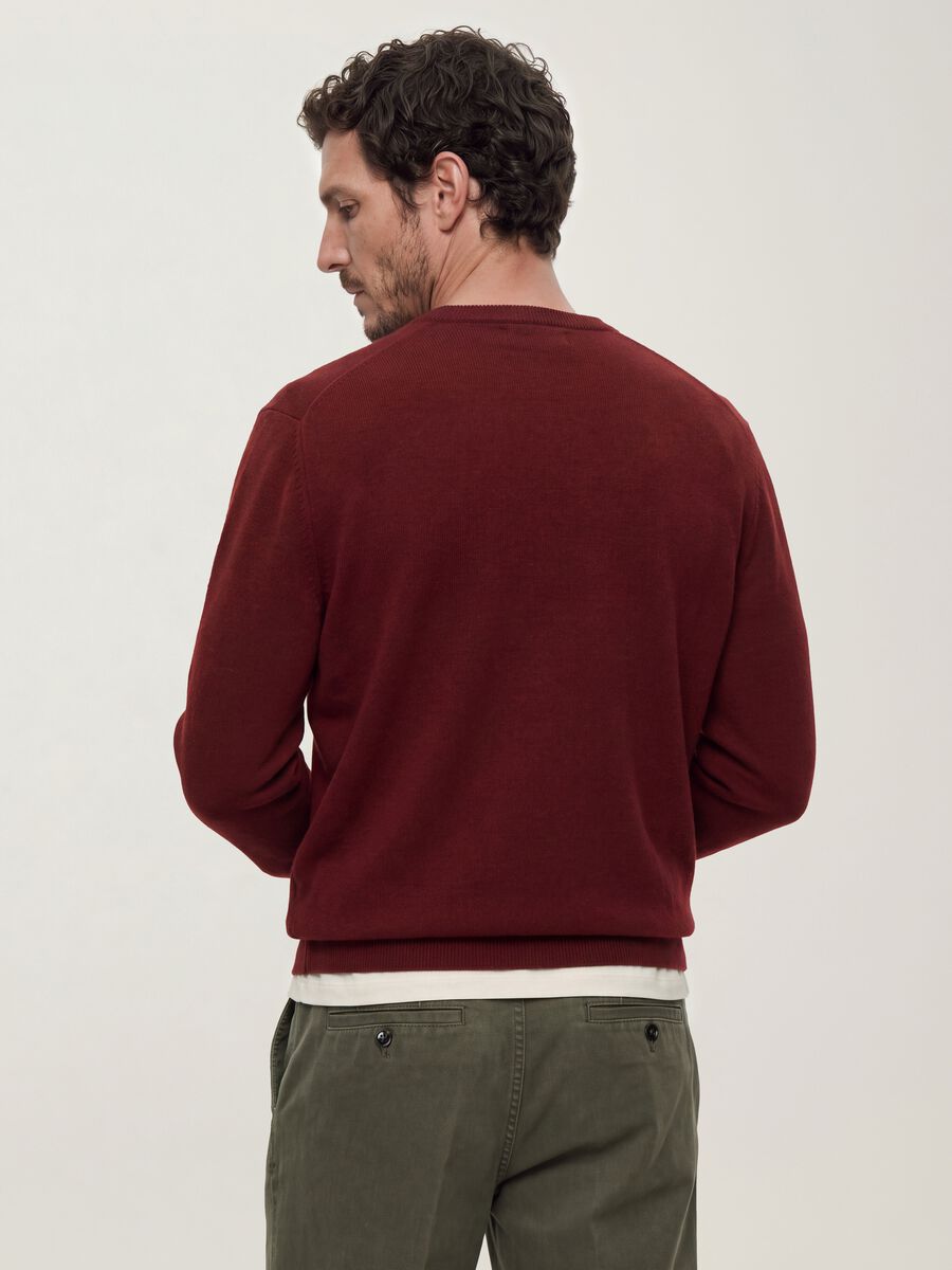 Red crew-neck jumper in viscose blend, regular fit_3