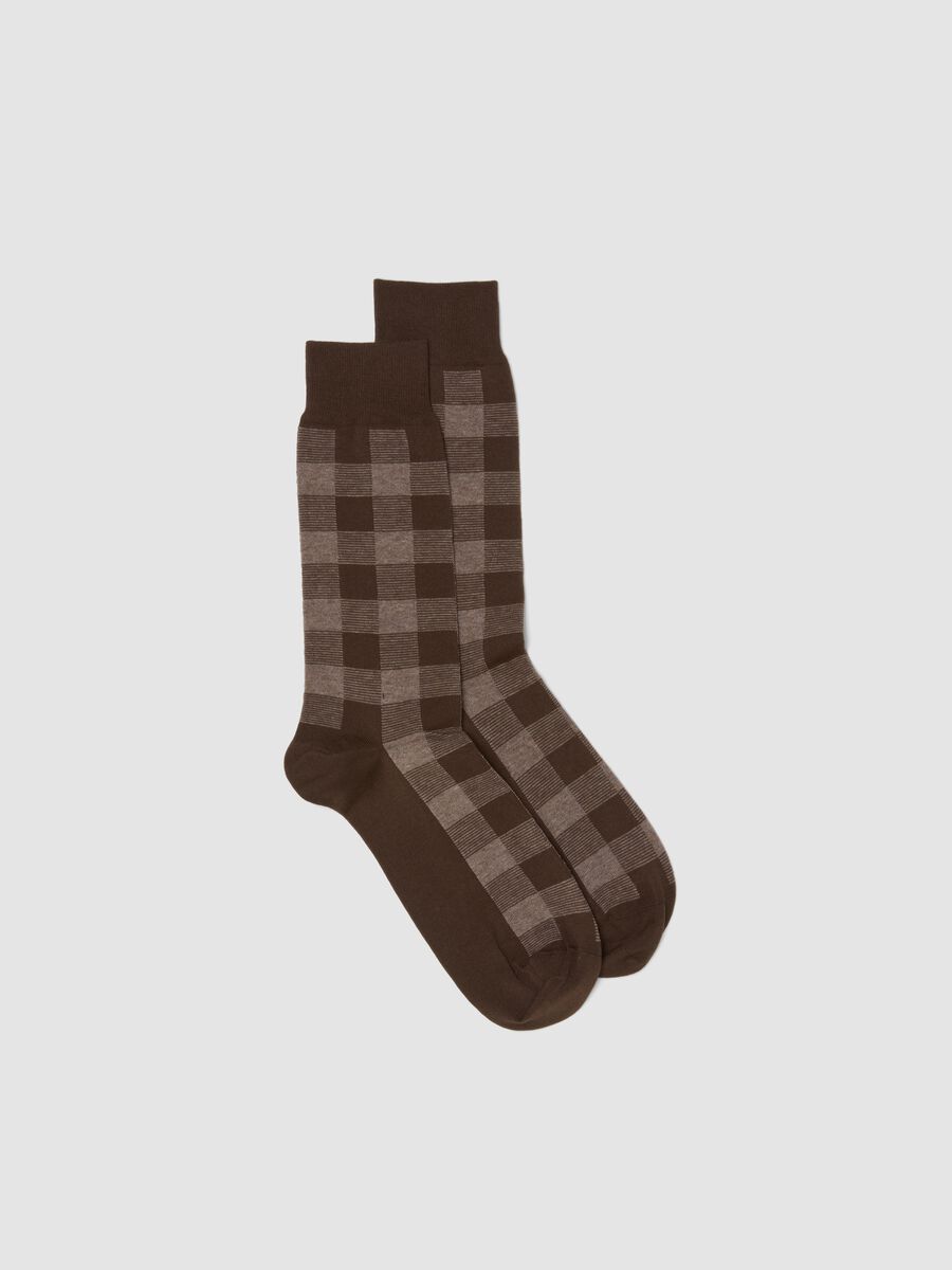 Brown short socks in stretch cotton with check pattern_0