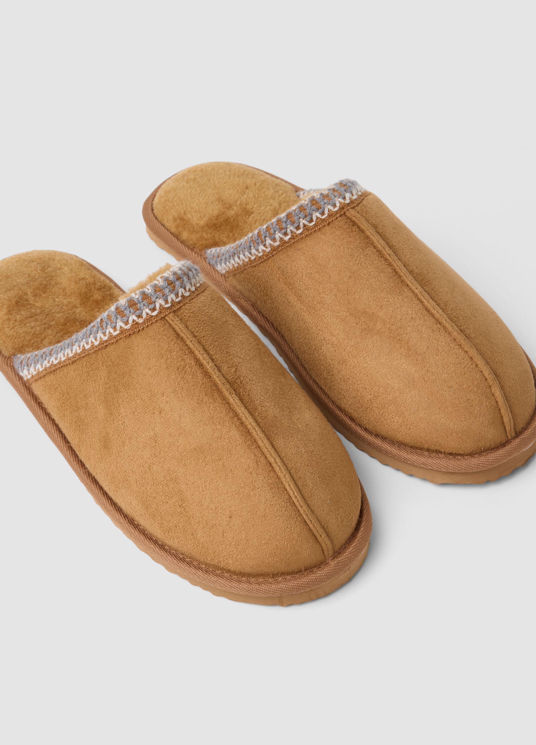 Brown cosy home slippers with warm lining