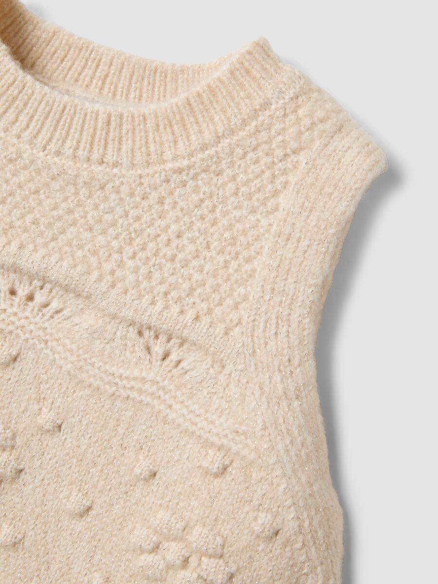 White knitted gilet with raised pattern for baby girl_3