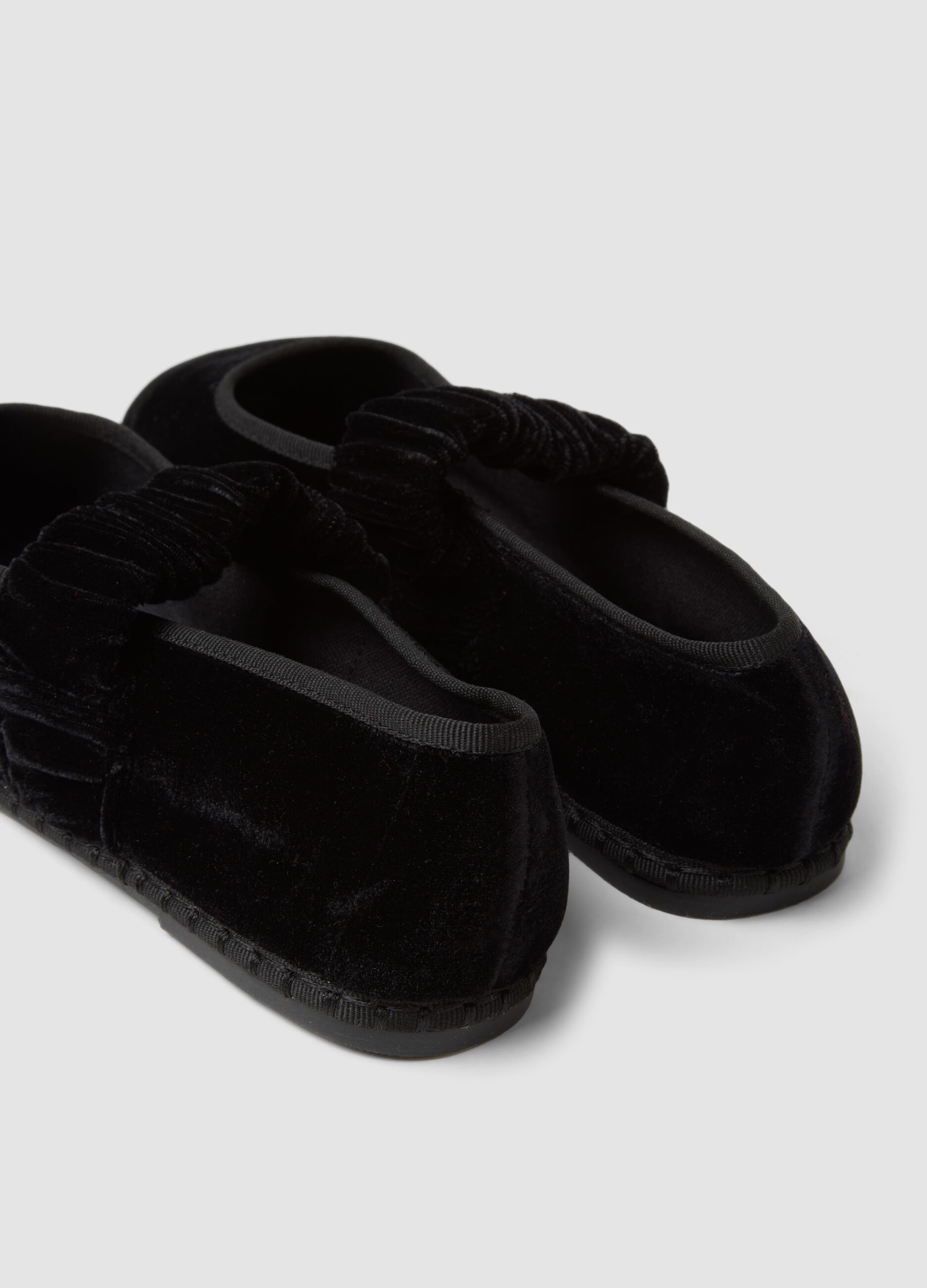 Classic black Furlane with gathered strap