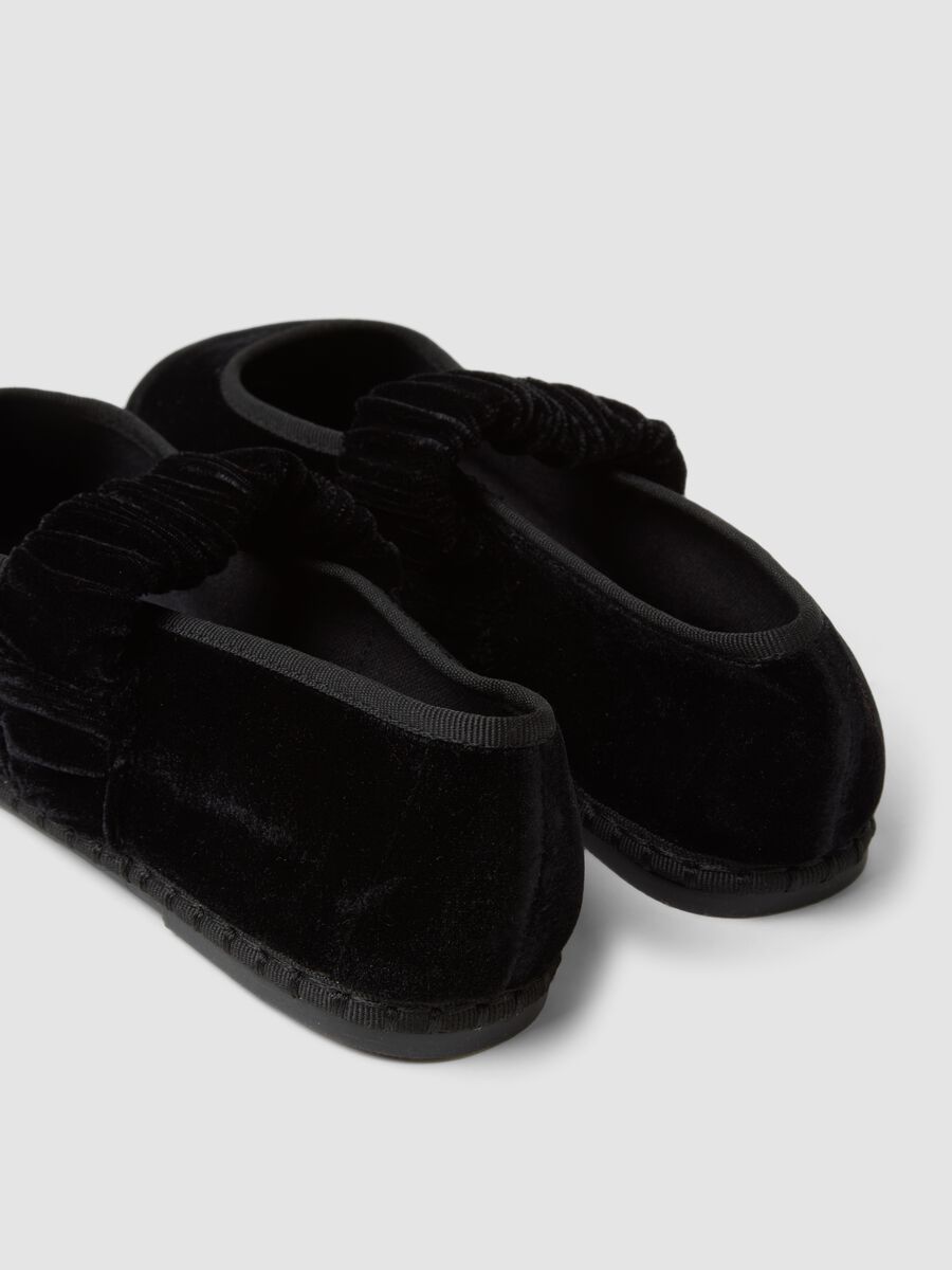 Classic black Furlane with gathered strap_2
