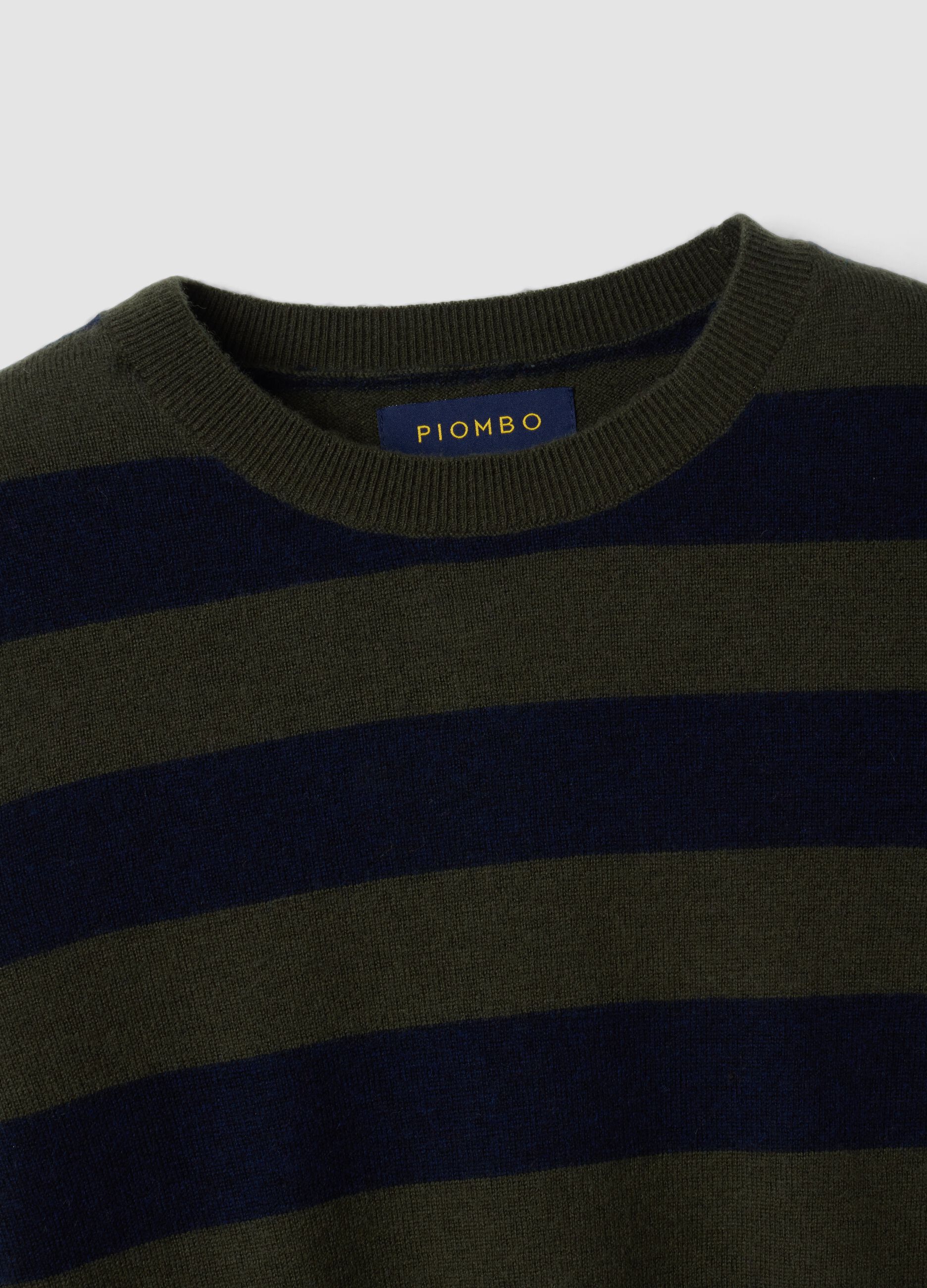 Maglia verde in pura lana a righe con girocollo