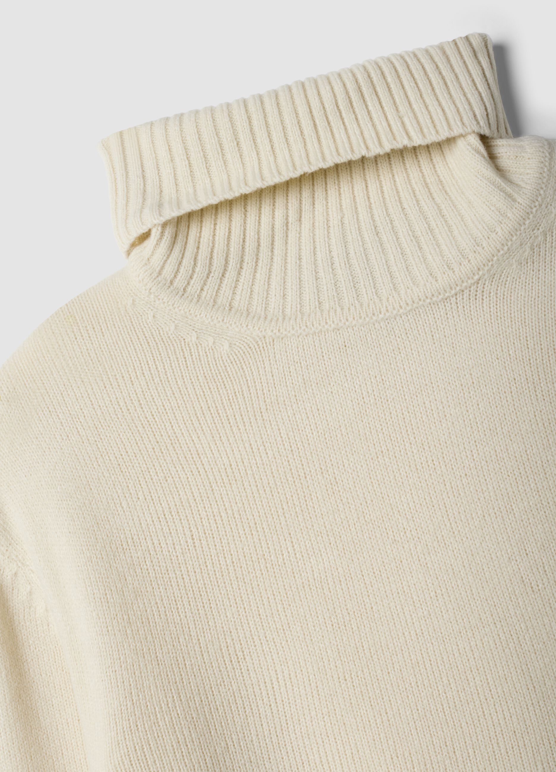 Maglia bianca a dolcevita regular fit in jersey knit