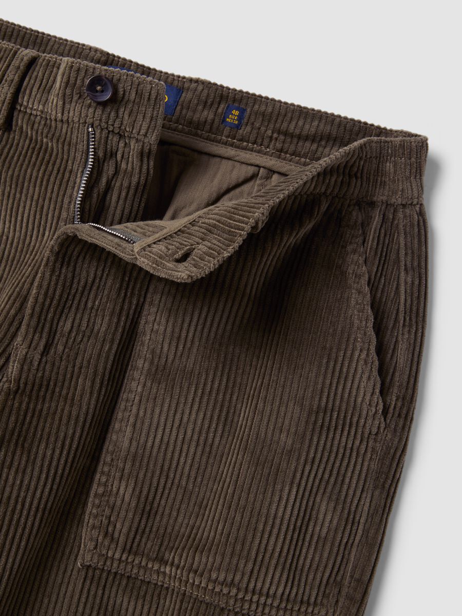 Green pure cotton corduroy carrot-fit trousers_5