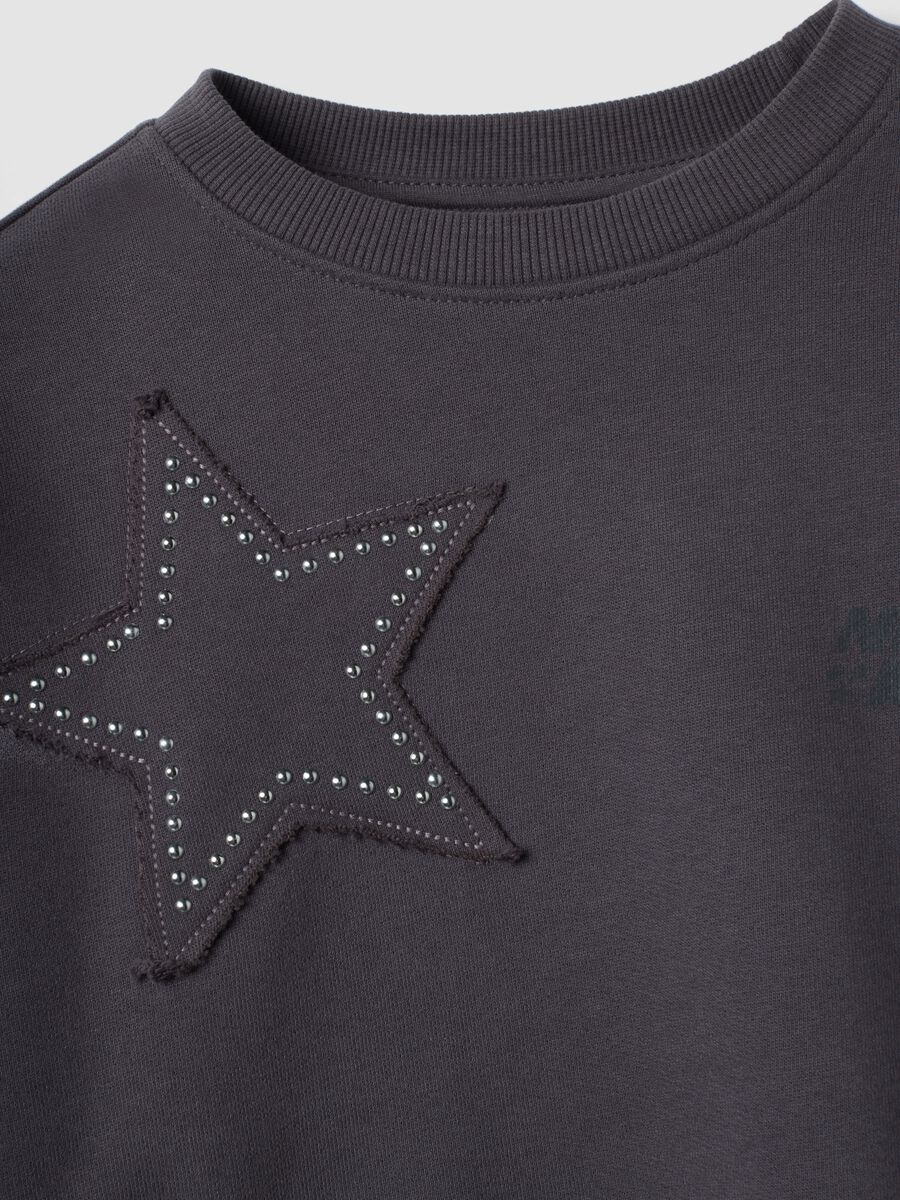 Felpa grigia in puro cotone con collo a costine e stampa stelle_2