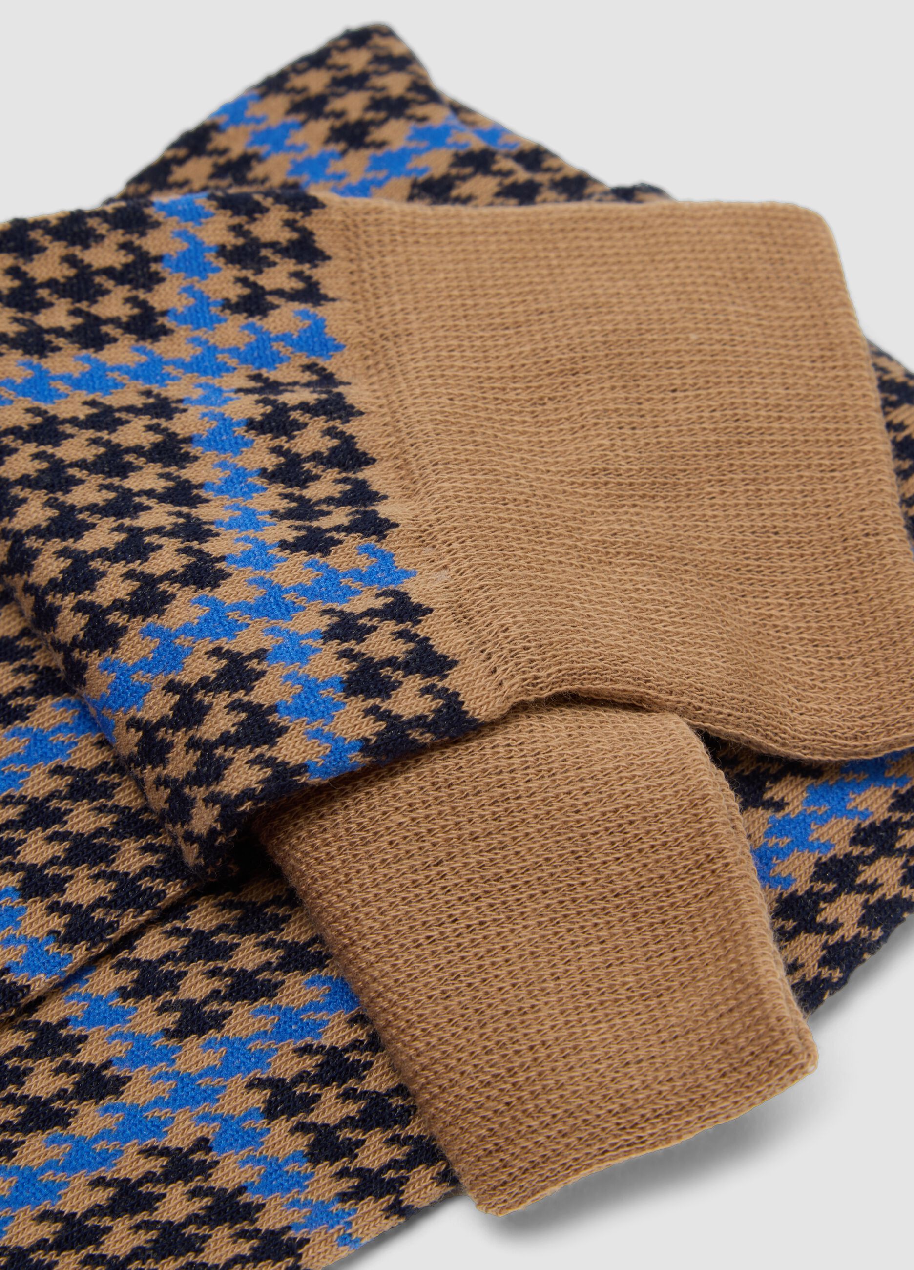 Brown long socks in stretch cotton with houndstooth pattern
