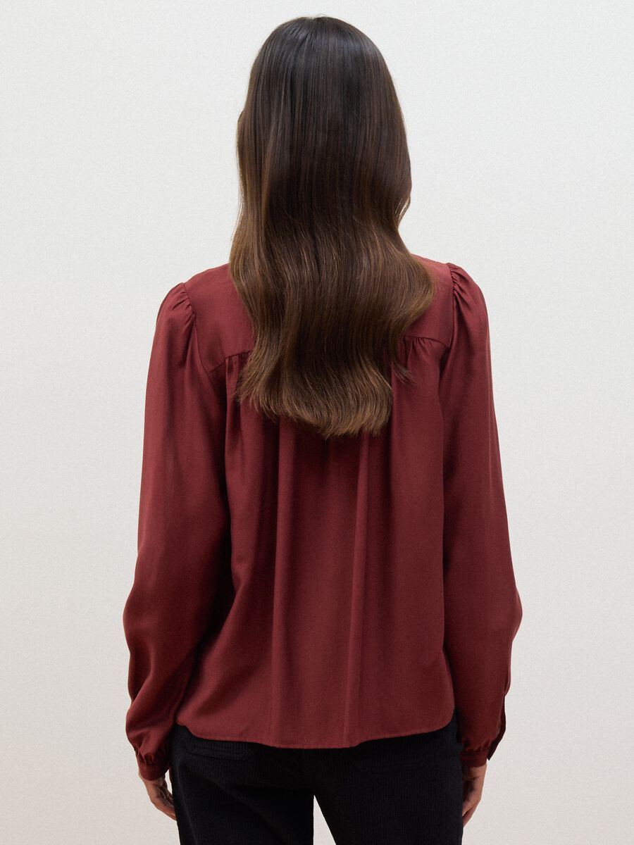 Red viscose-blend shirt with neck tie_3