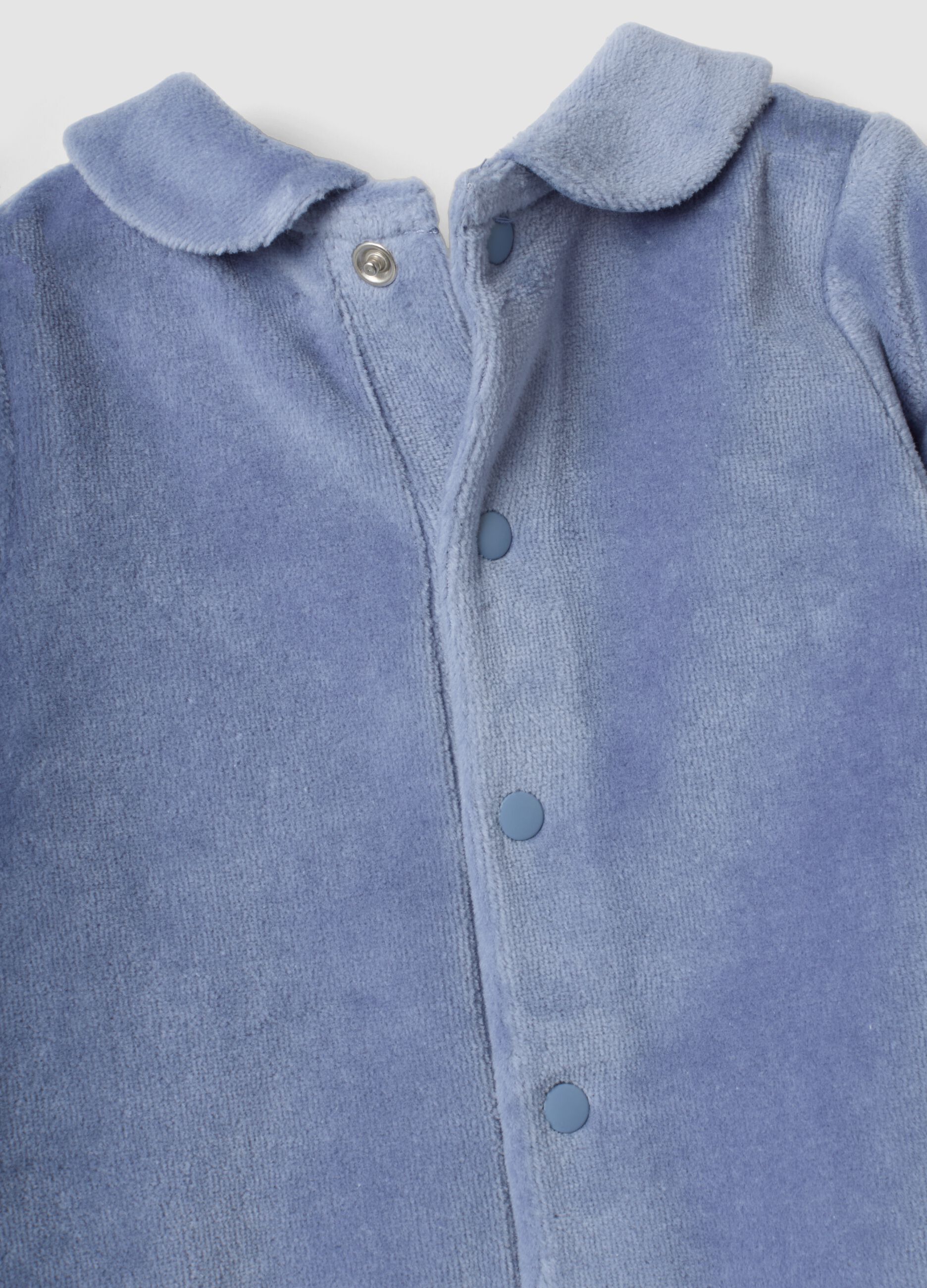 Tutina azzurra in misto cotone organico con colletto