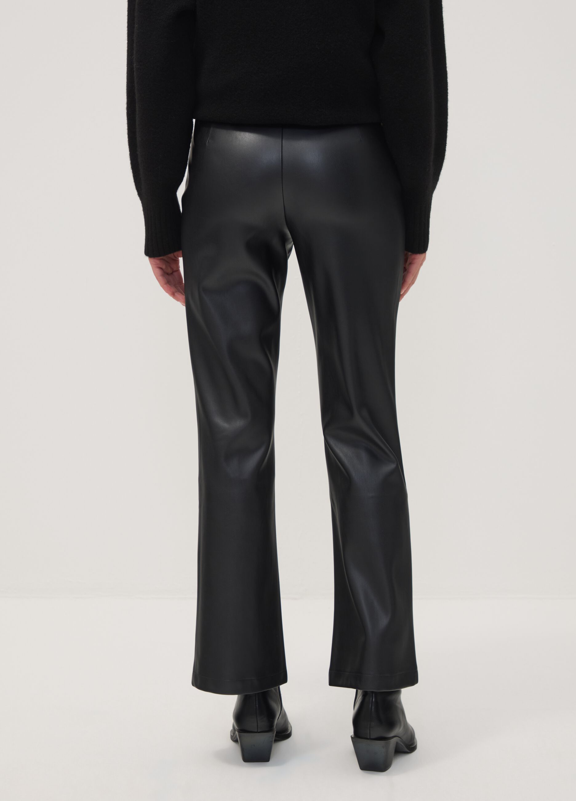 Leggings neri flare con vita regular ed elastico