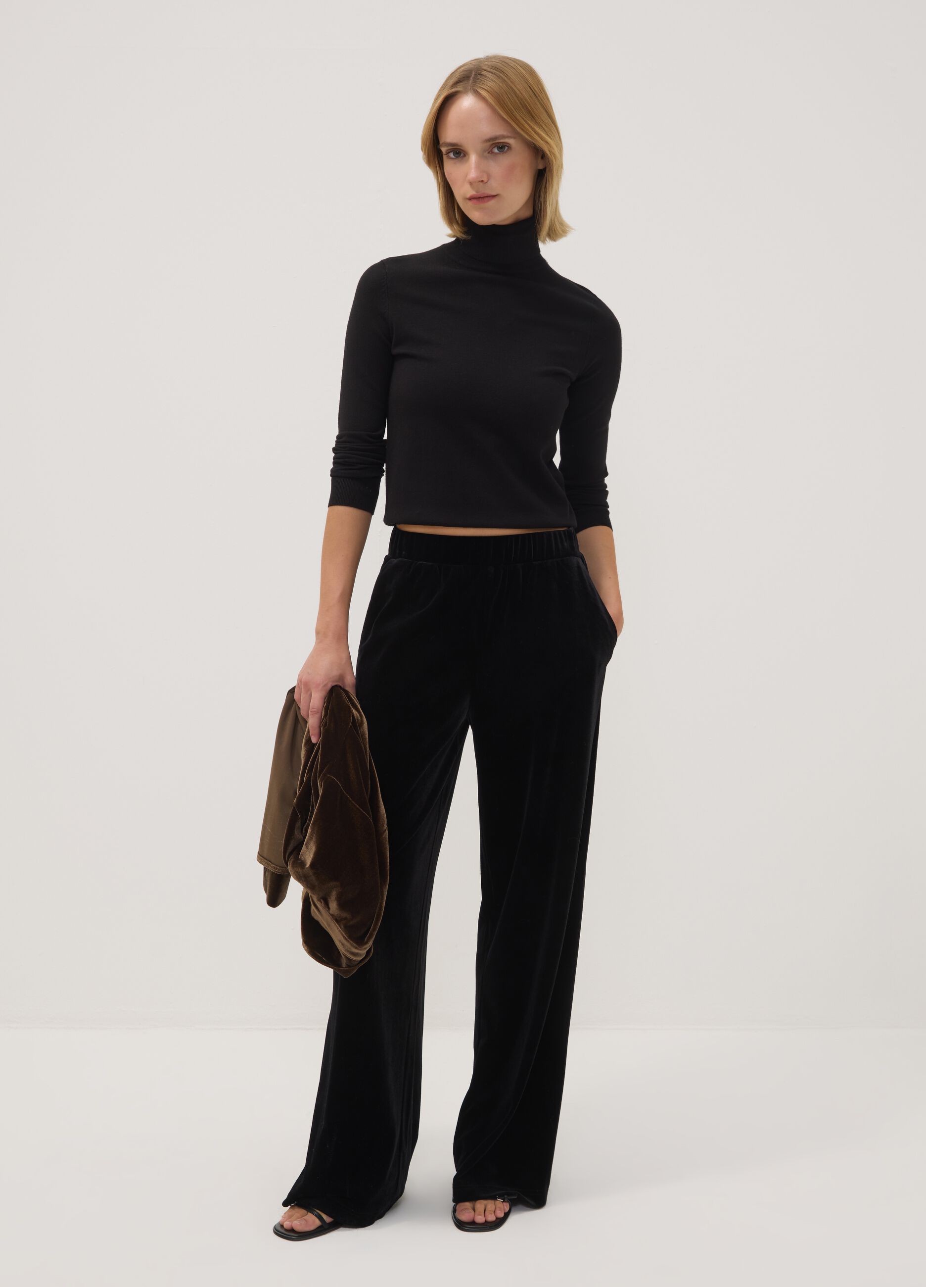 Pantaloni neri wide leg in tessuto velour elasticizzato