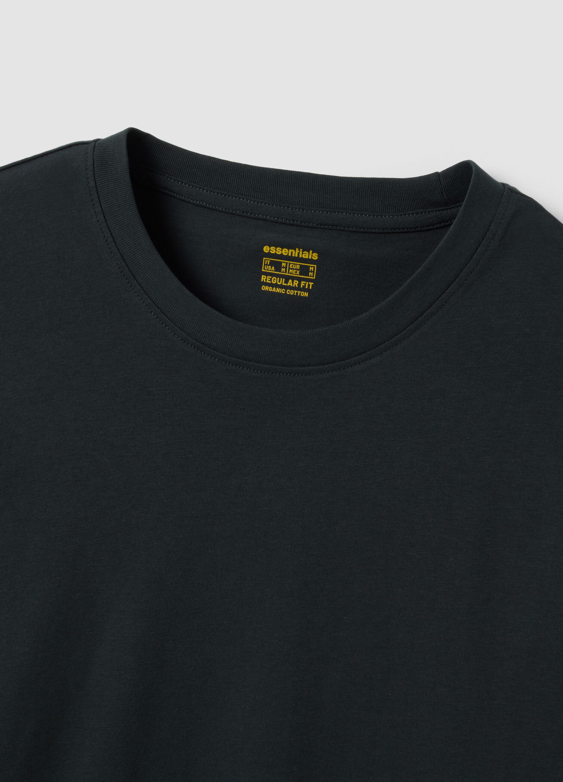 Black long-sleeve T-shirt in 100% organic cotton with crew neck