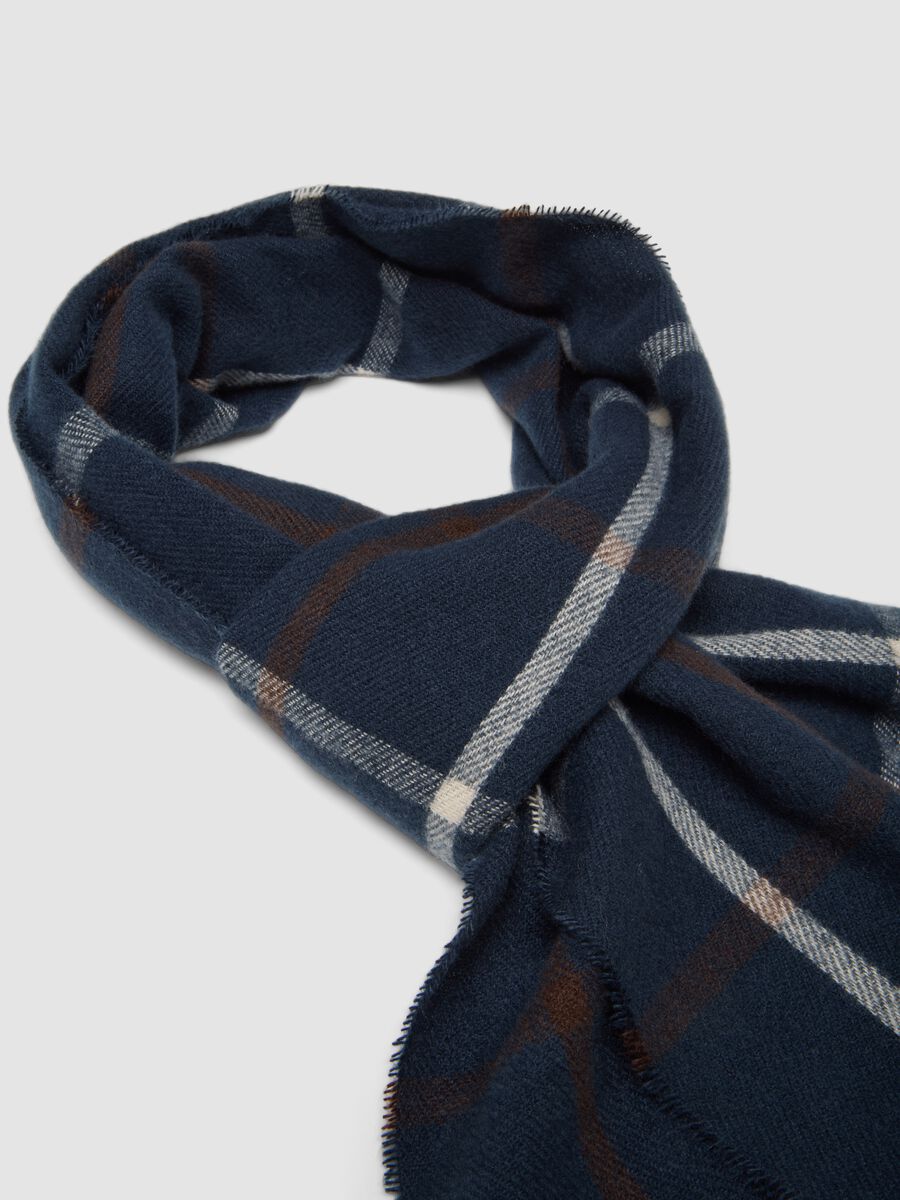 Navy checked scarf with fringes_1