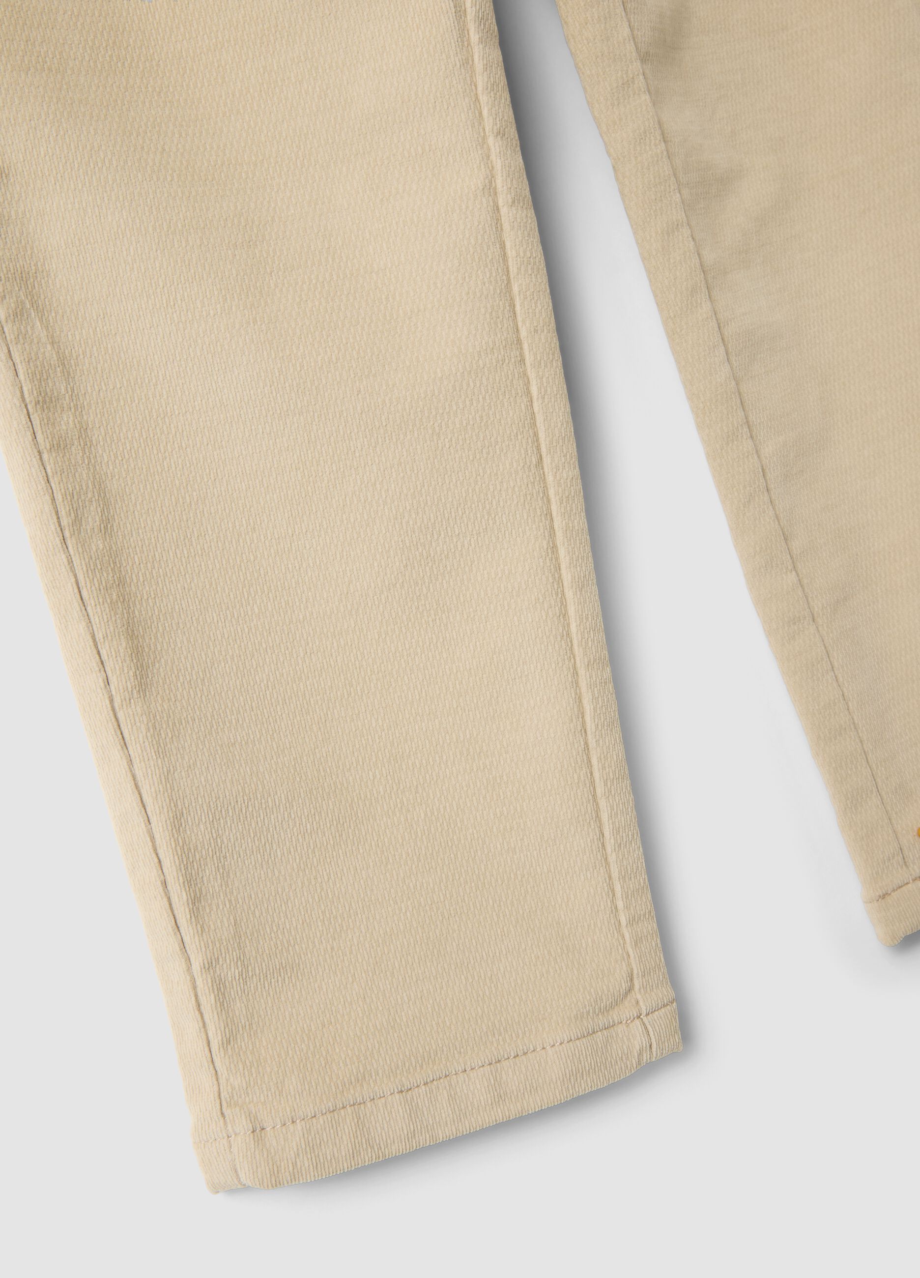 Pantaloni chino beige in cotone elasticizzato a coste