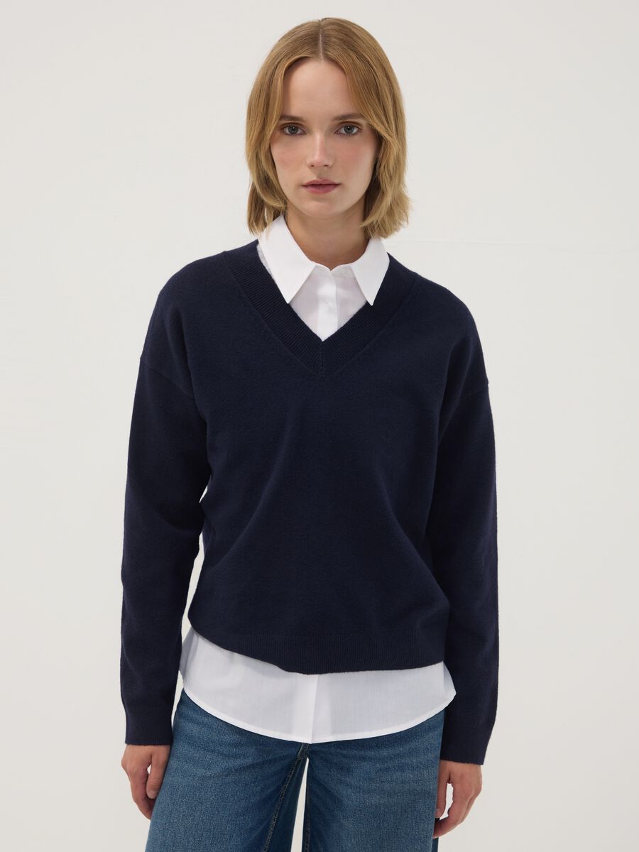 Blue stretch wool jumper with deep V-neck, regular fit_0