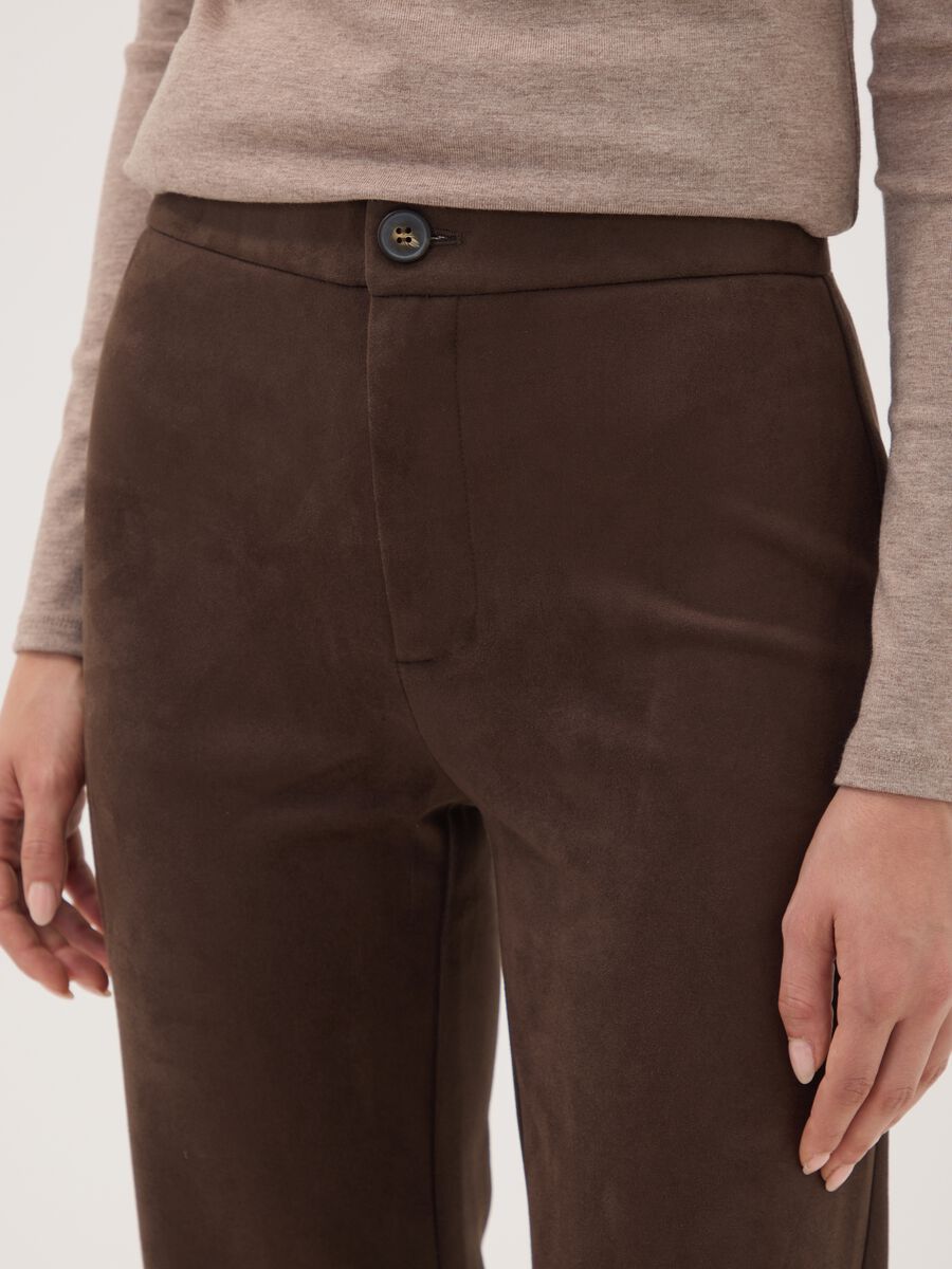 Pantaloni marroni flare in tessuto elasticizzato_2