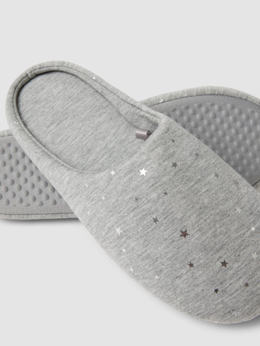 Grey slippers with star print_1