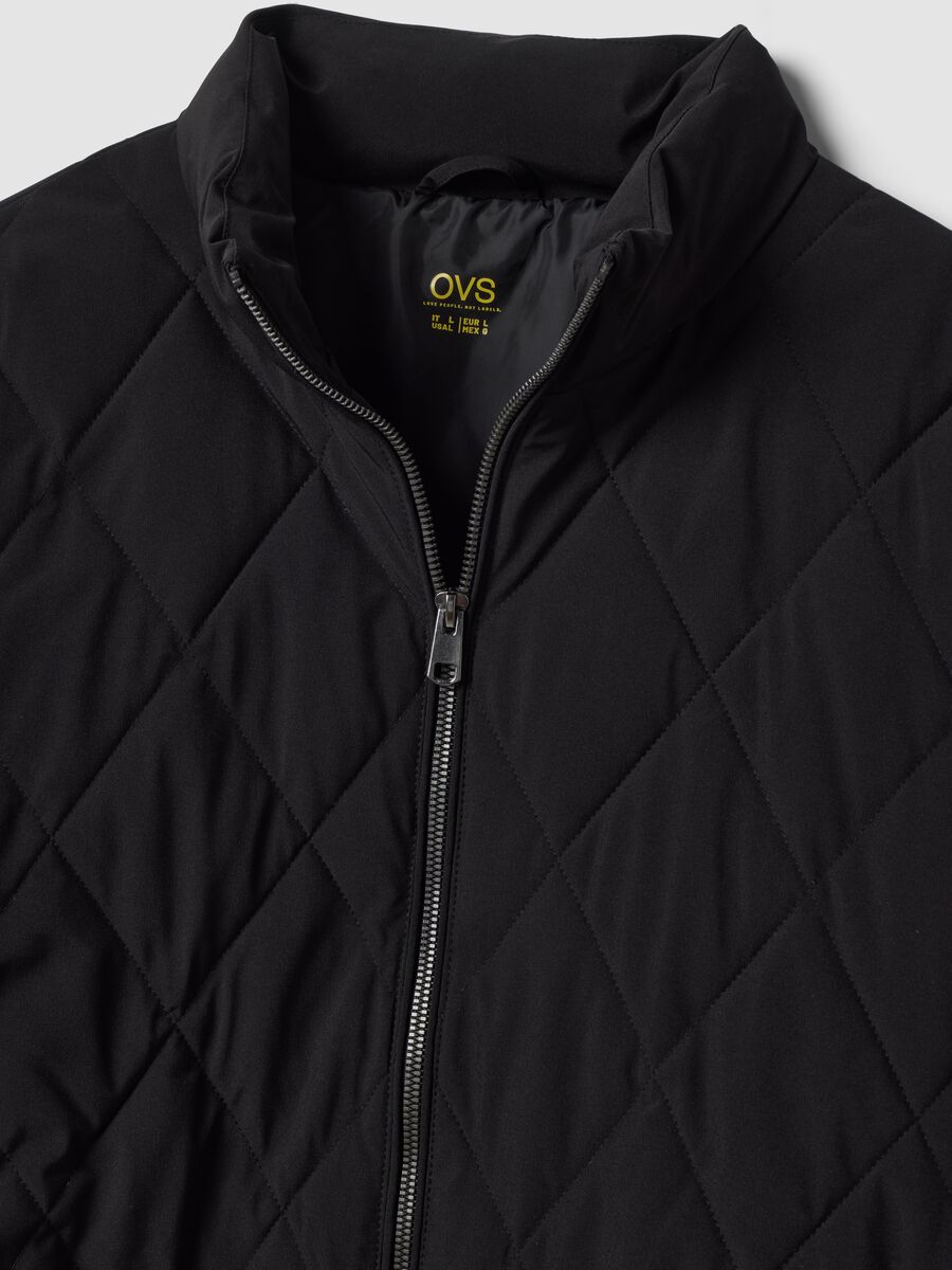 Giacca nera in tessuto elasticizzato con zip_5